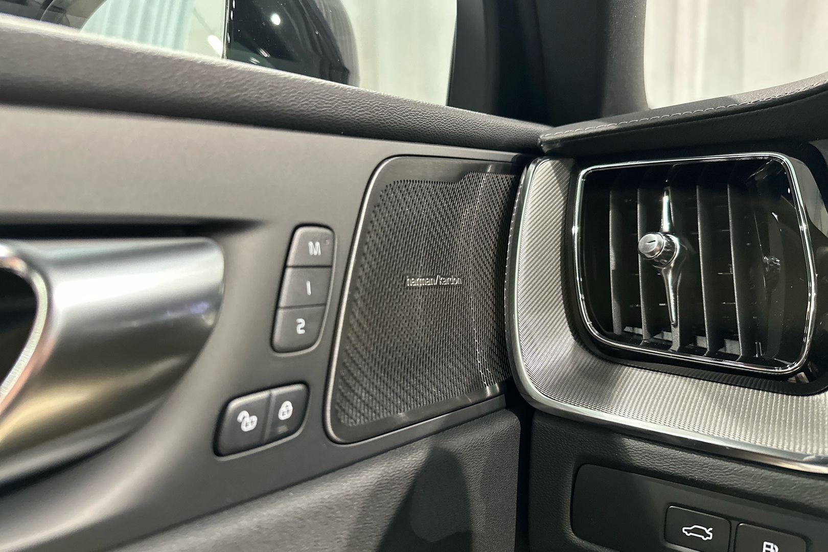 VOLVO XC60 8