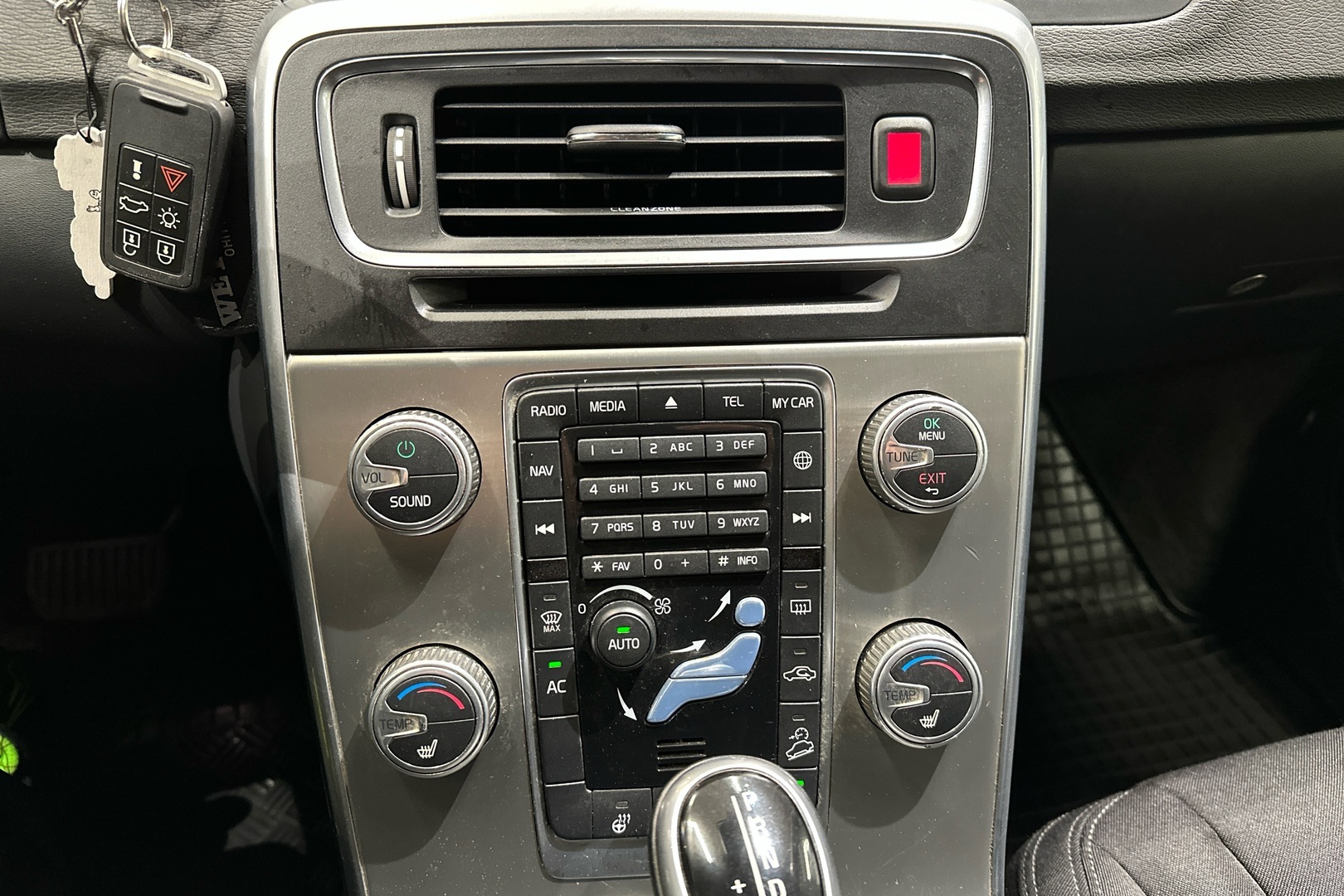 VOLVO V60 Cross Country 2017