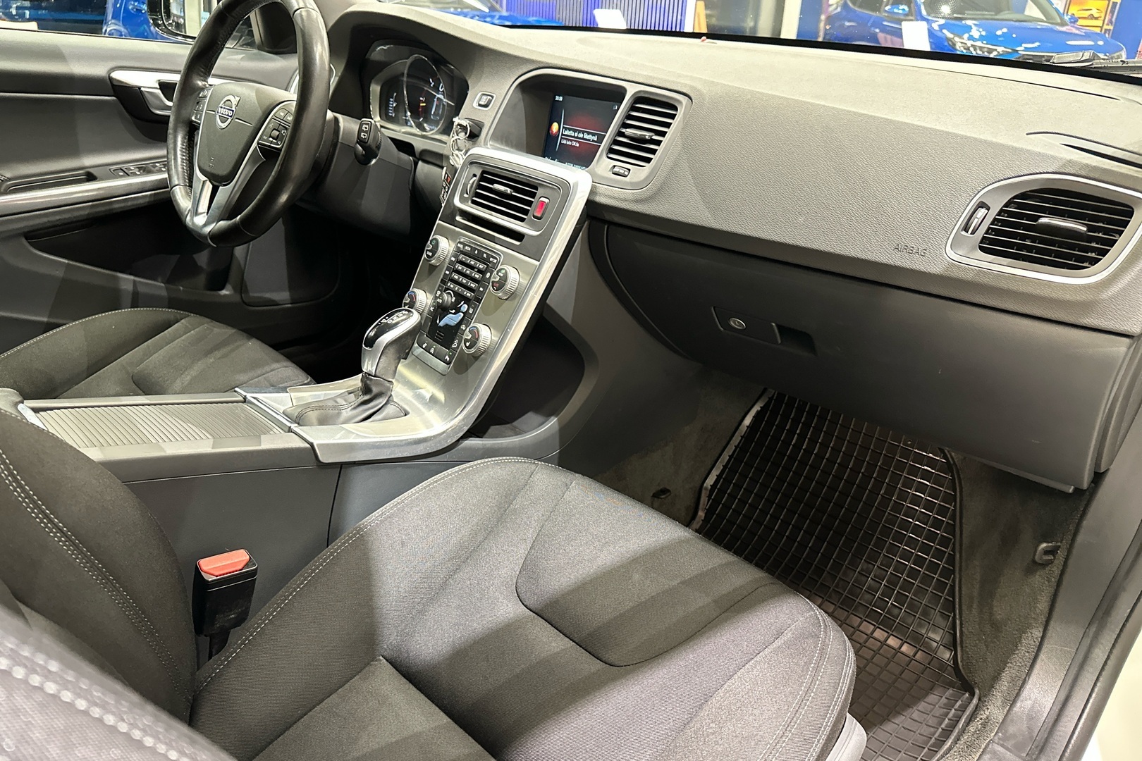 VOLVO V60 Cross Country 2017