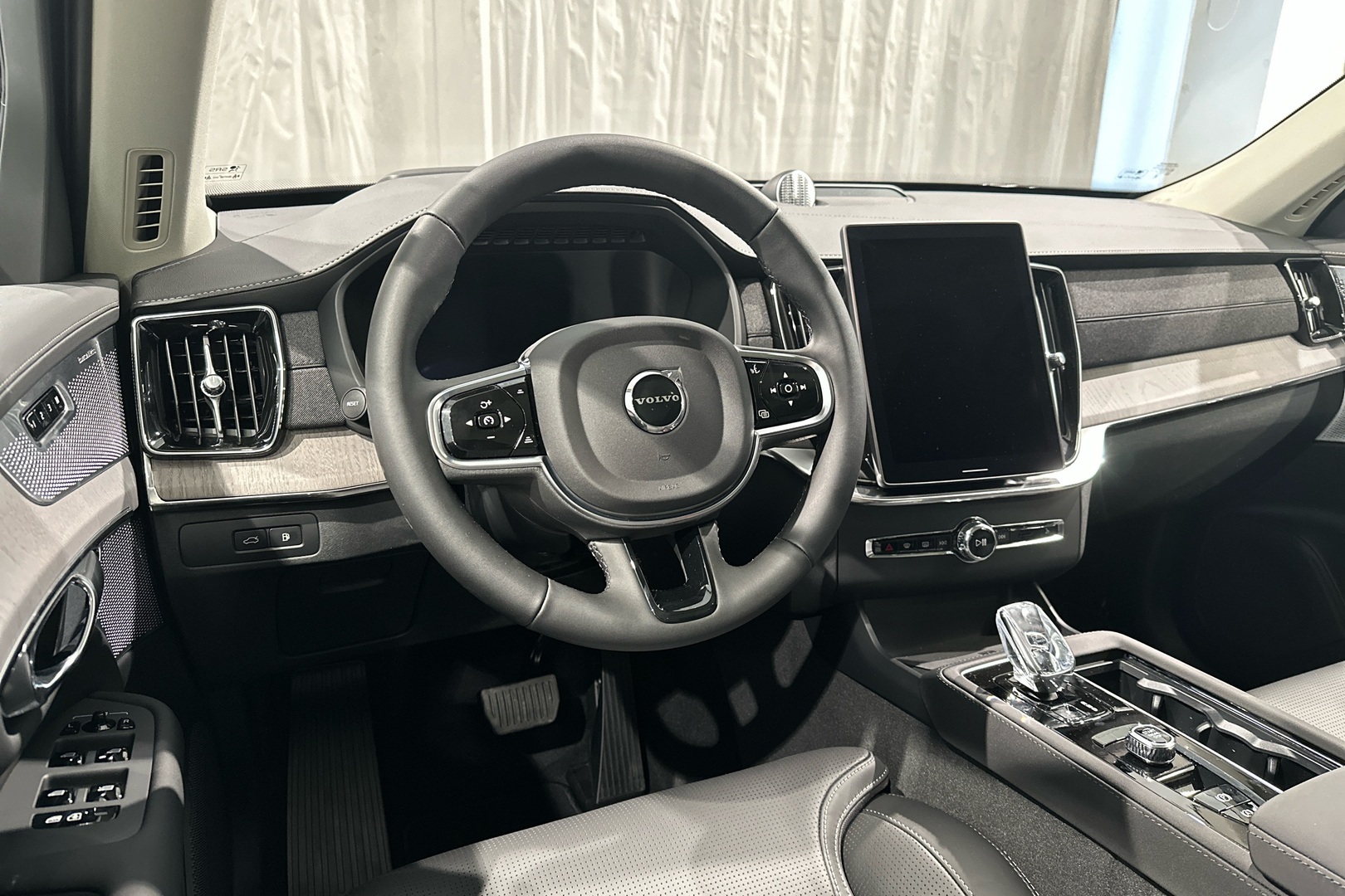 VOLVO XC90 8
