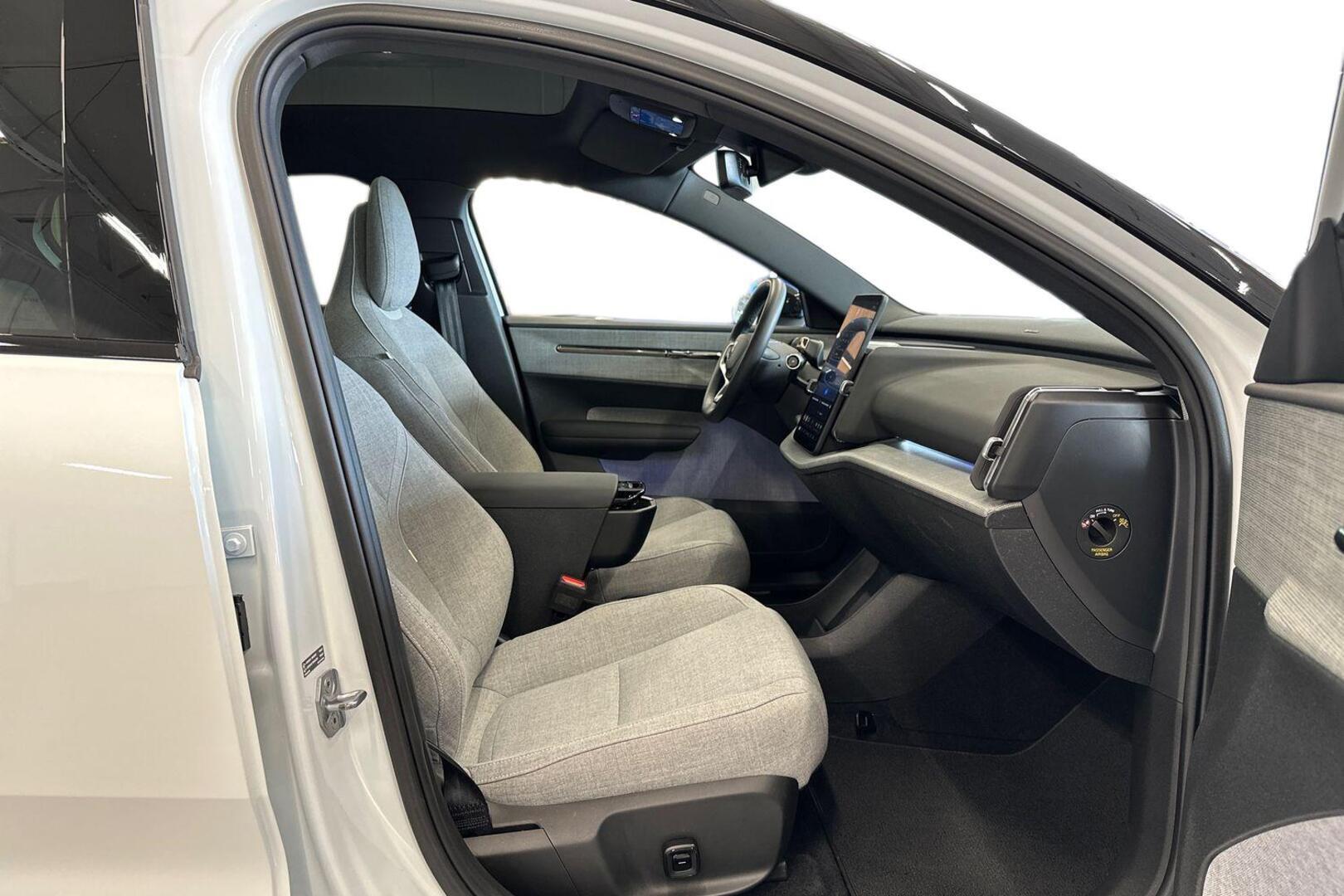 VOLVO EX30 8