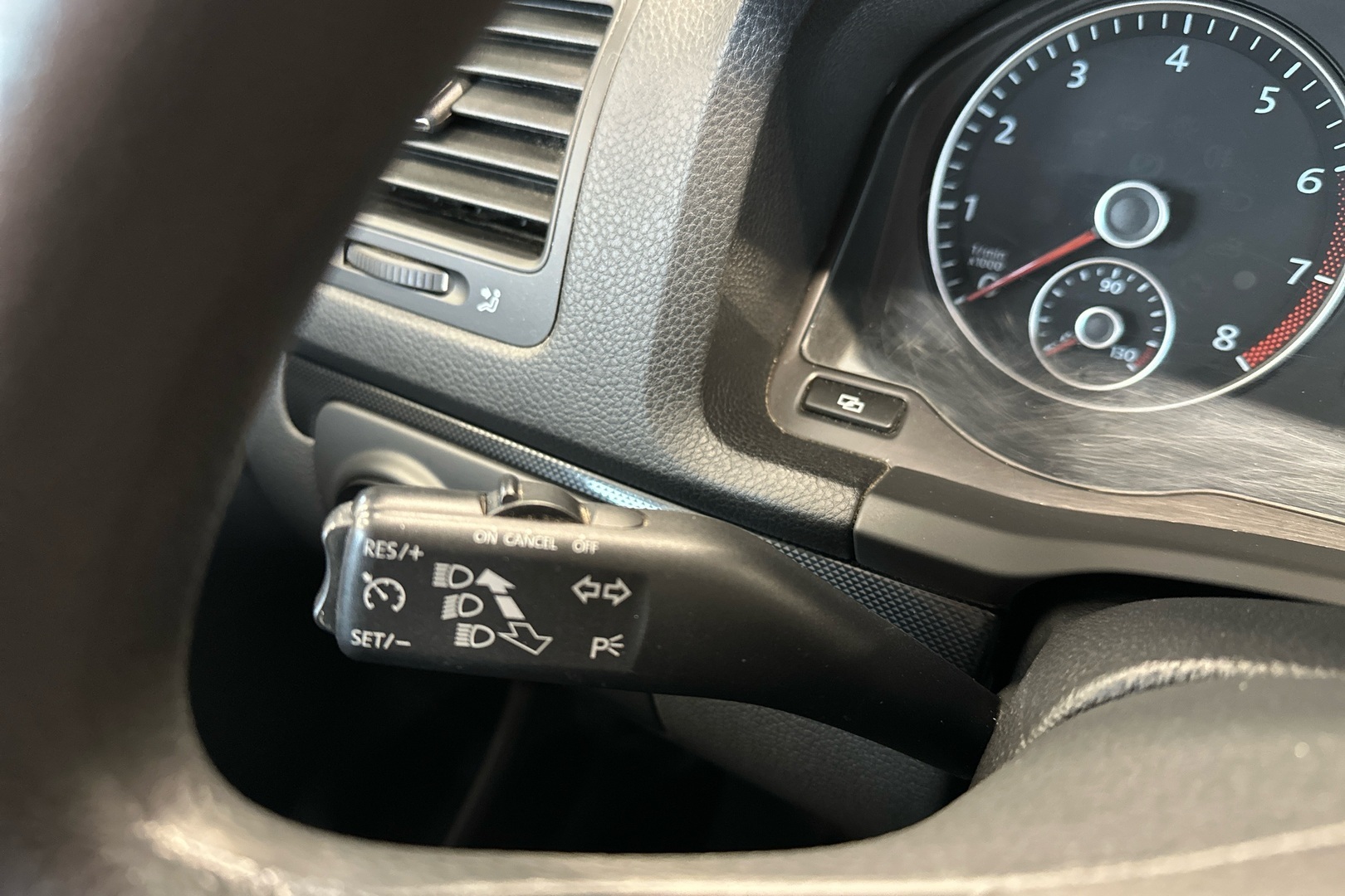 VOLKSWAGEN Jetta 2010