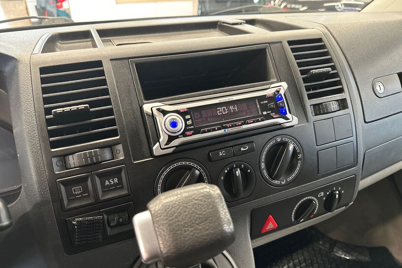 VOLKSWAGEN Transporter 14