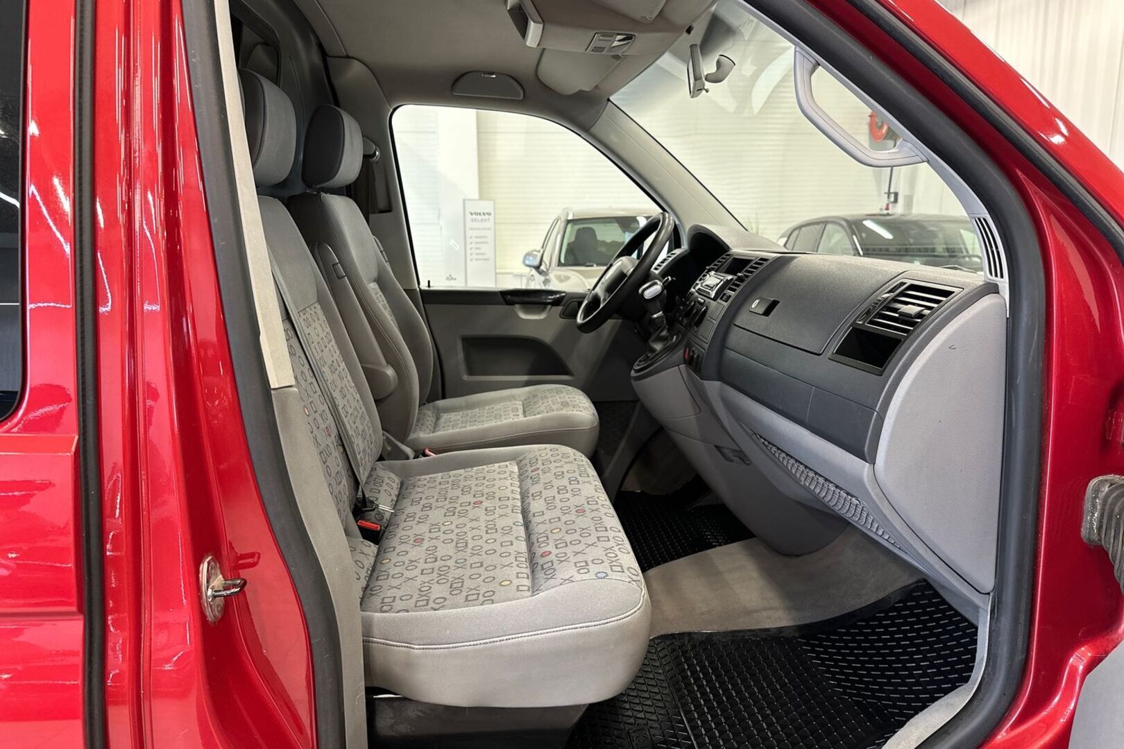 VOLKSWAGEN Transporter 16