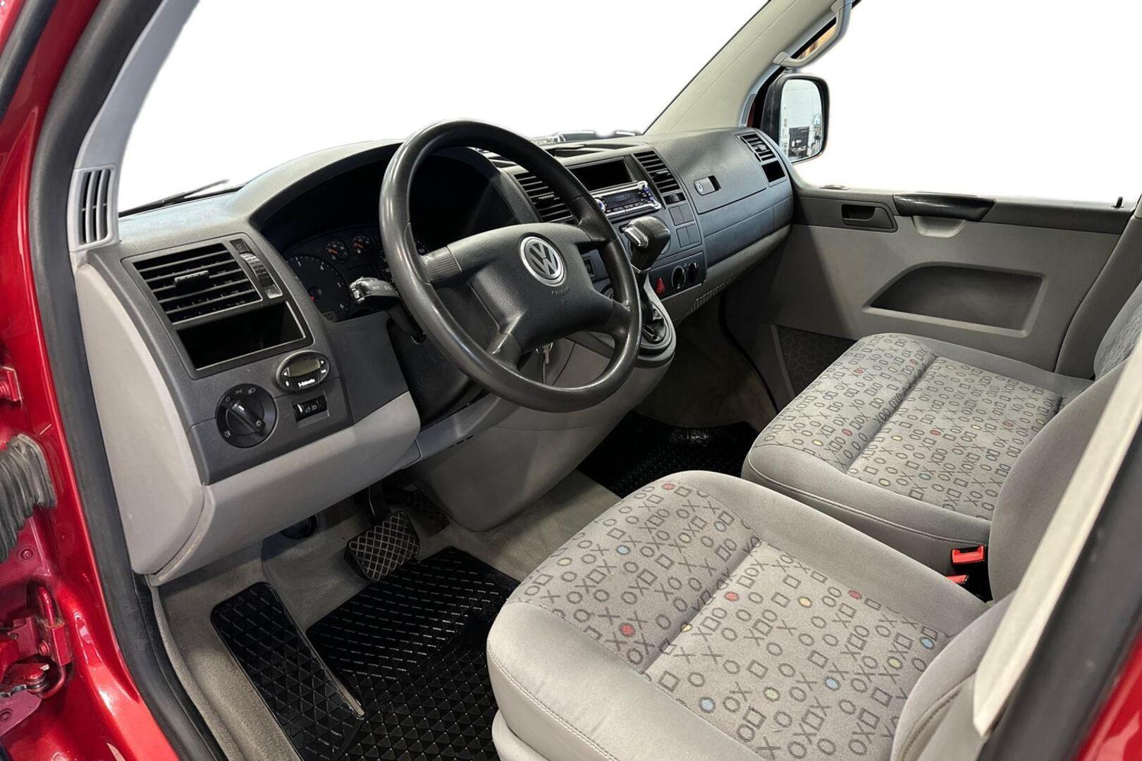 VOLKSWAGEN Transporter 8
