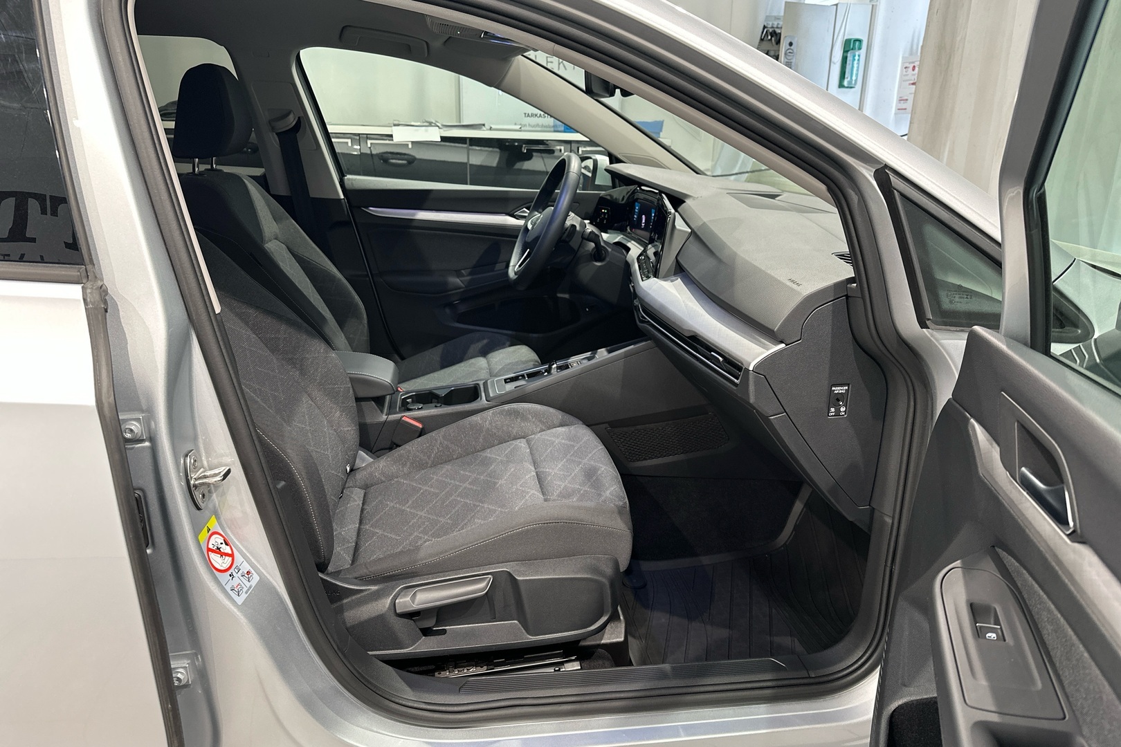 VOLKSWAGEN Golf 2024