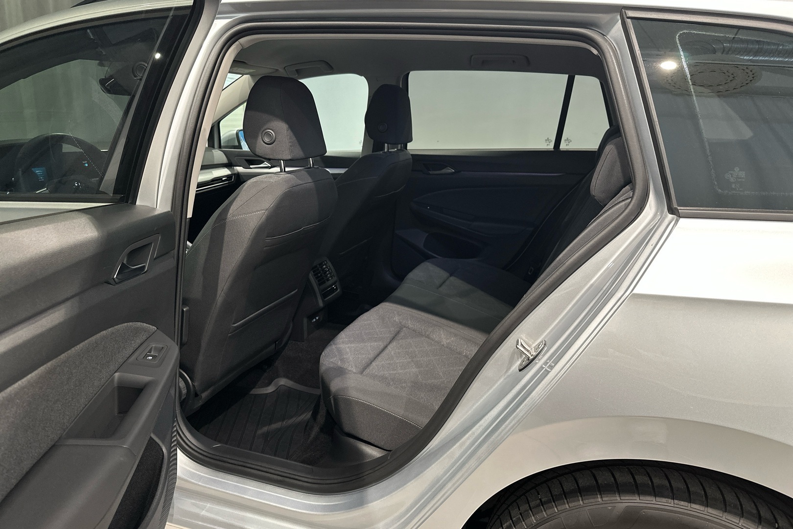 VOLKSWAGEN Golf 2024