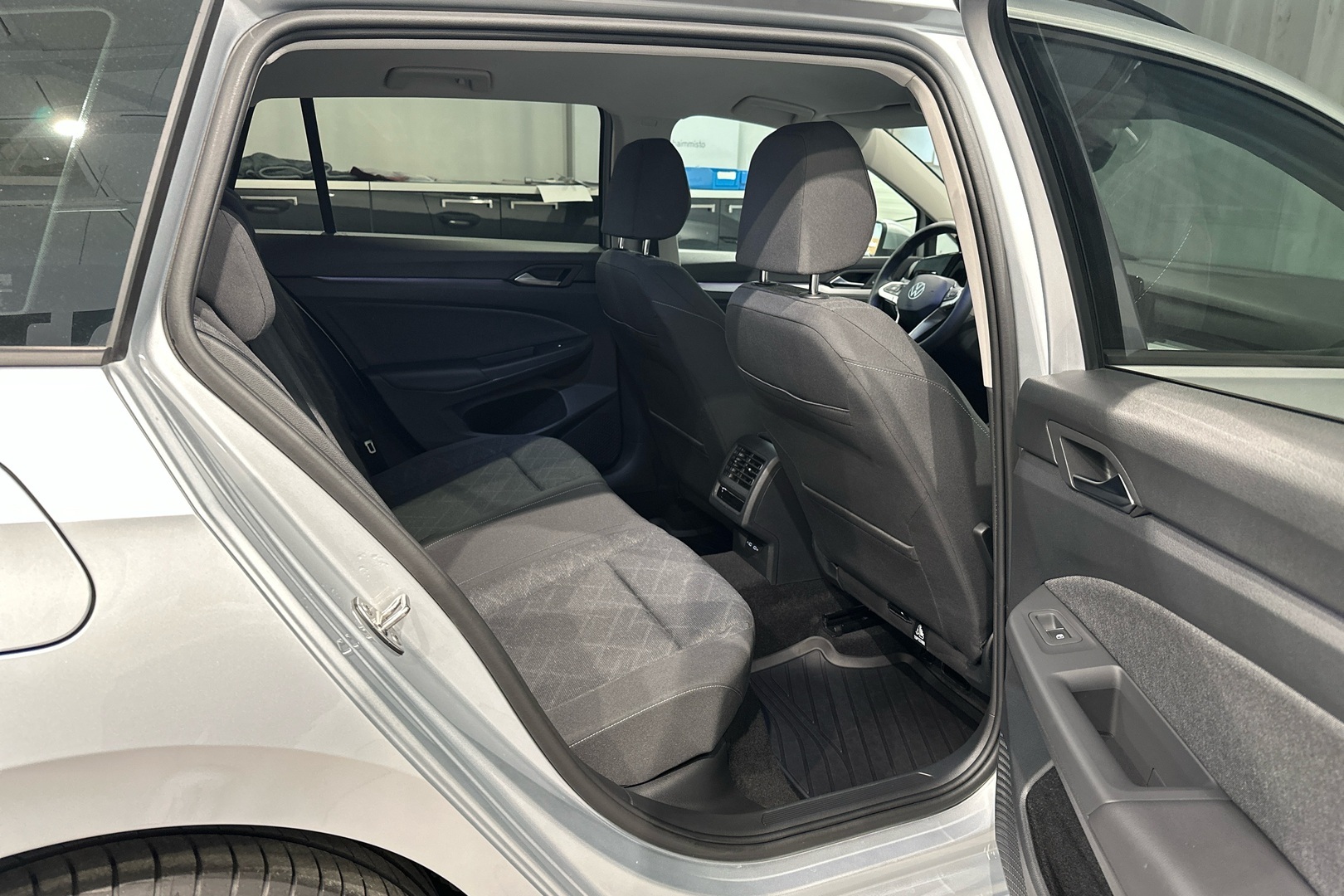 VOLKSWAGEN Golf 2024