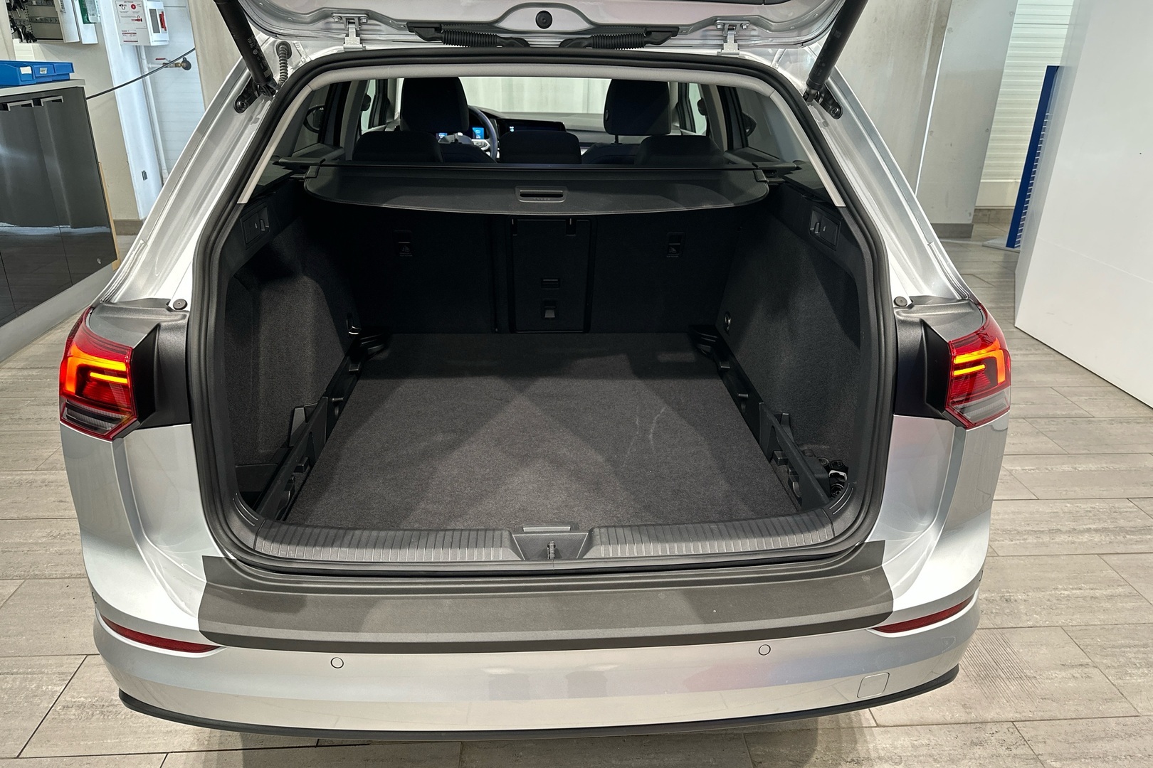VOLKSWAGEN Golf 2024