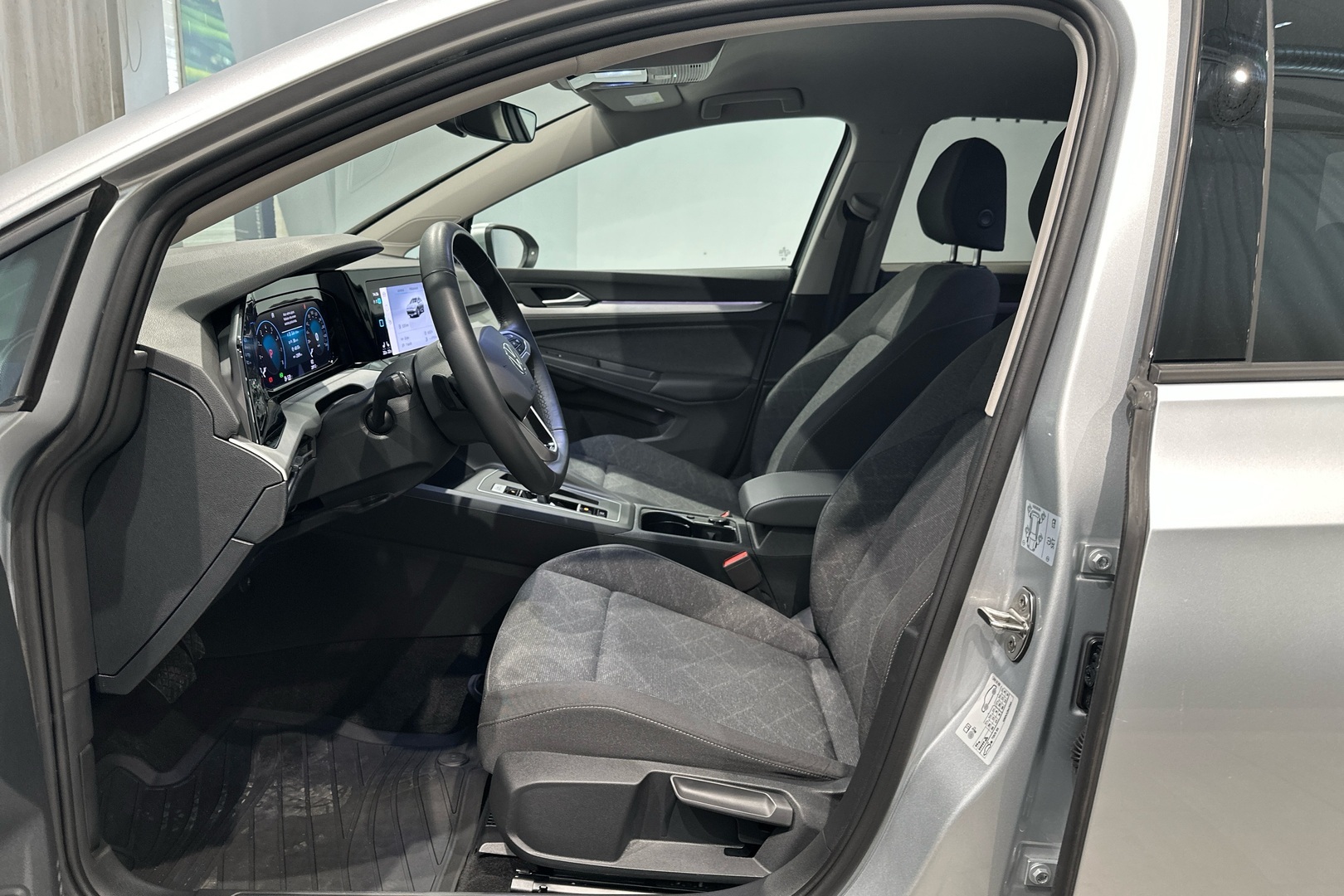 VOLKSWAGEN Golf 2024