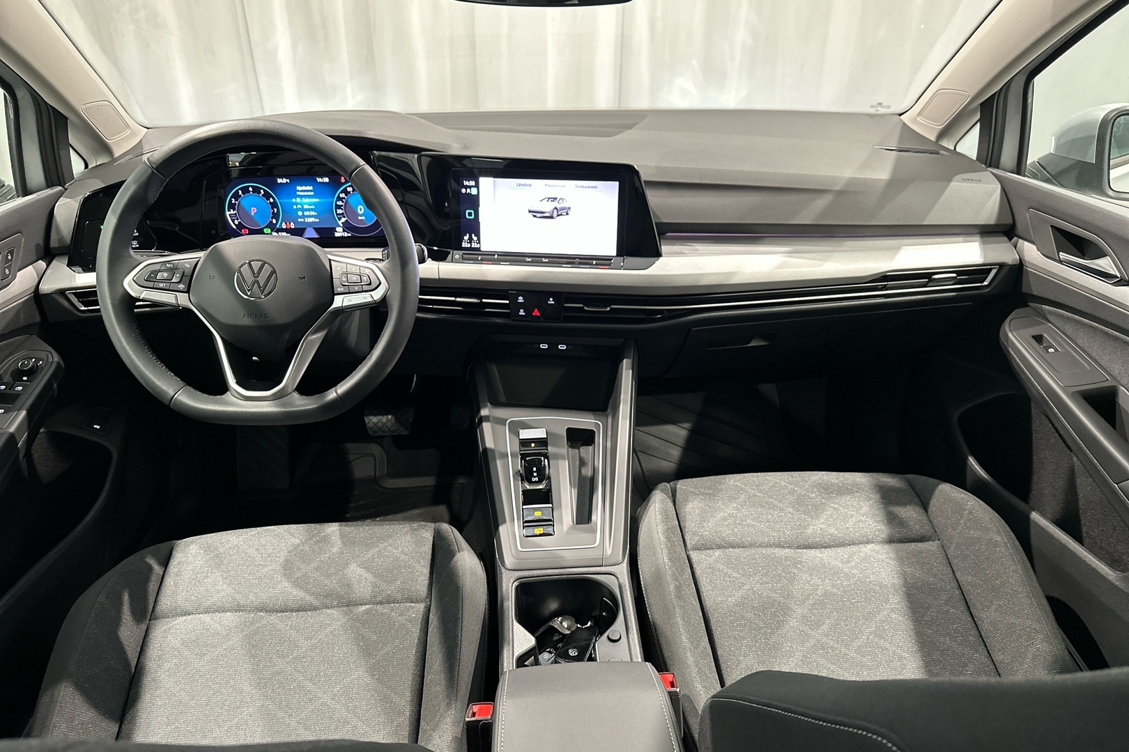VOLKSWAGEN Golf 2024