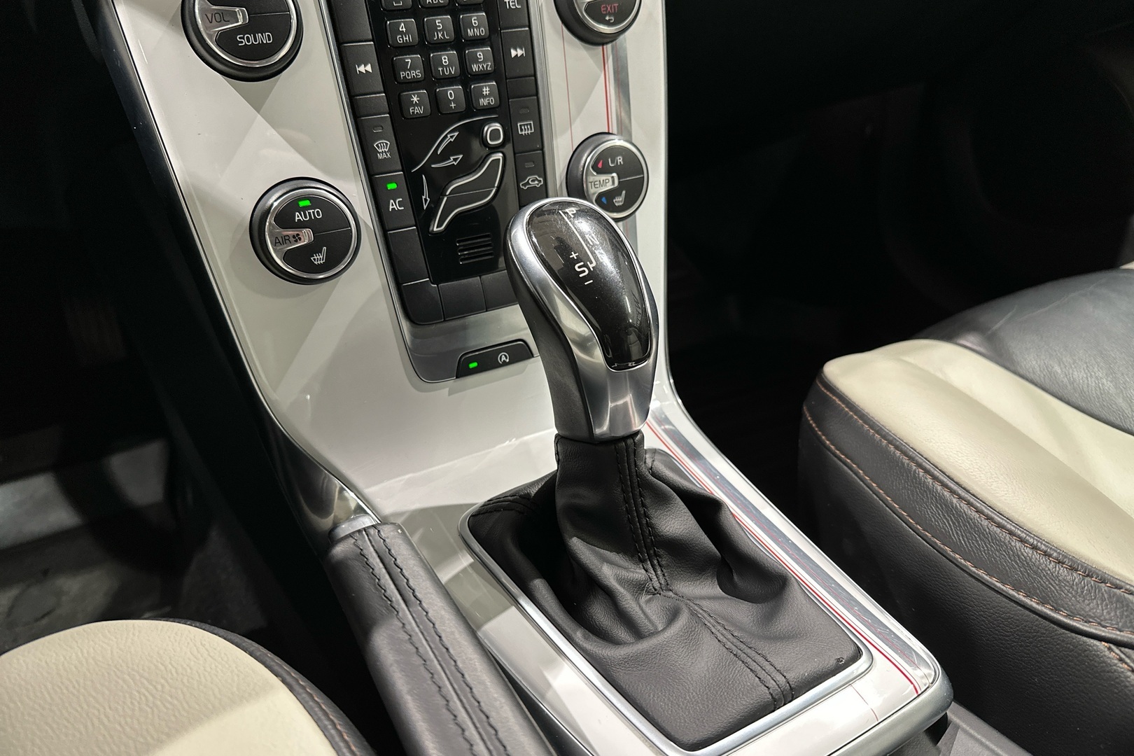 VOLVO V40 Cross Country 2013