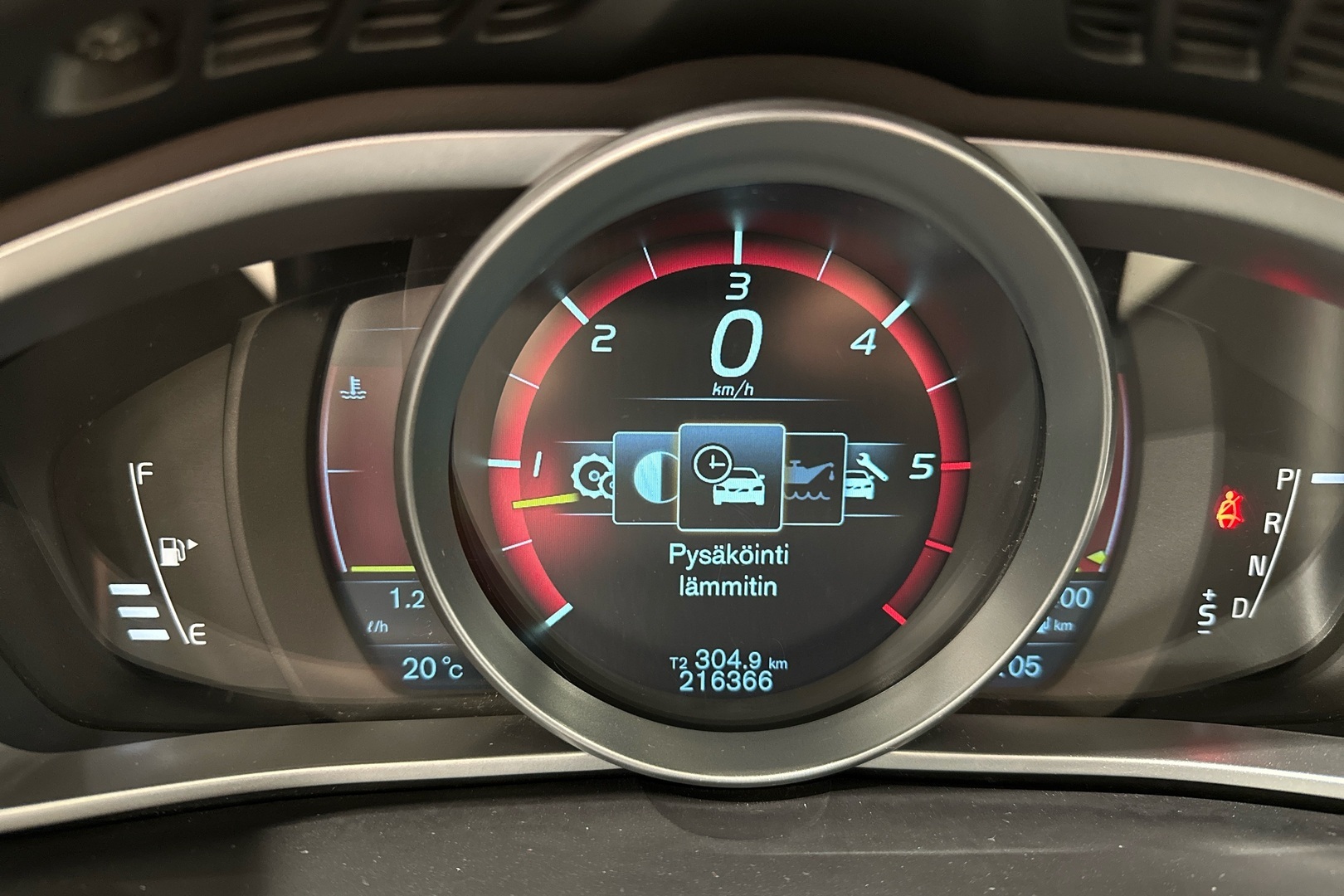 VOLVO V40 Cross Country 2013