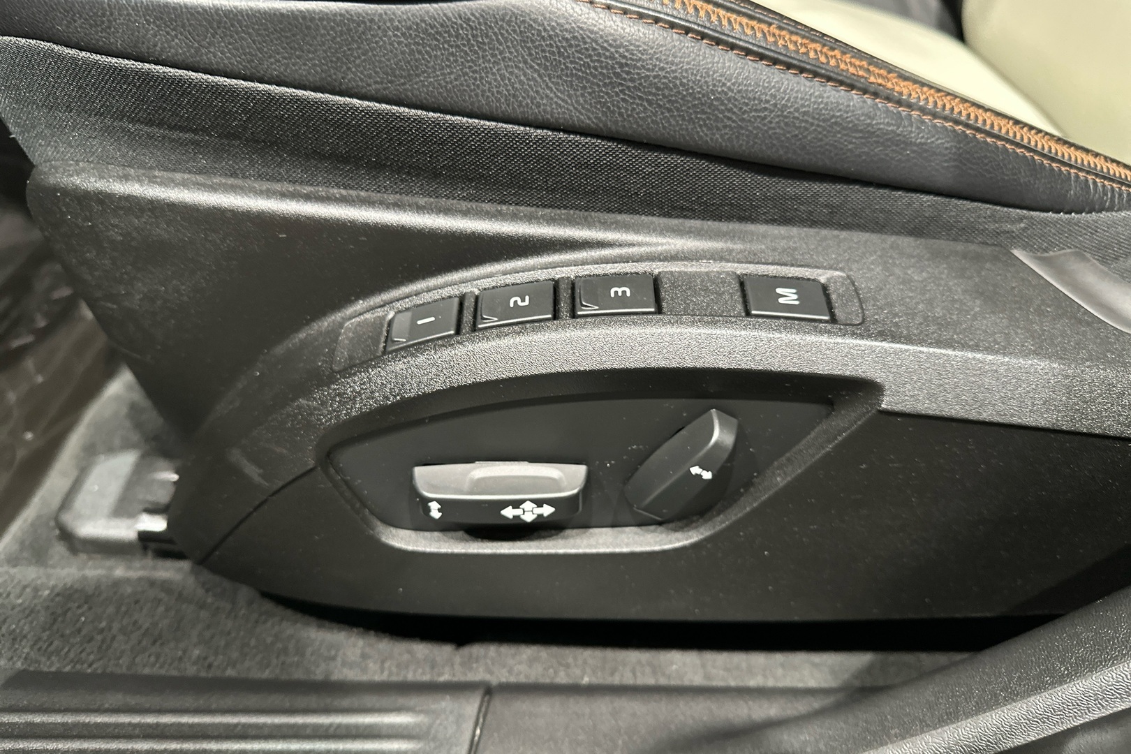 VOLVO V40 Cross Country 2013