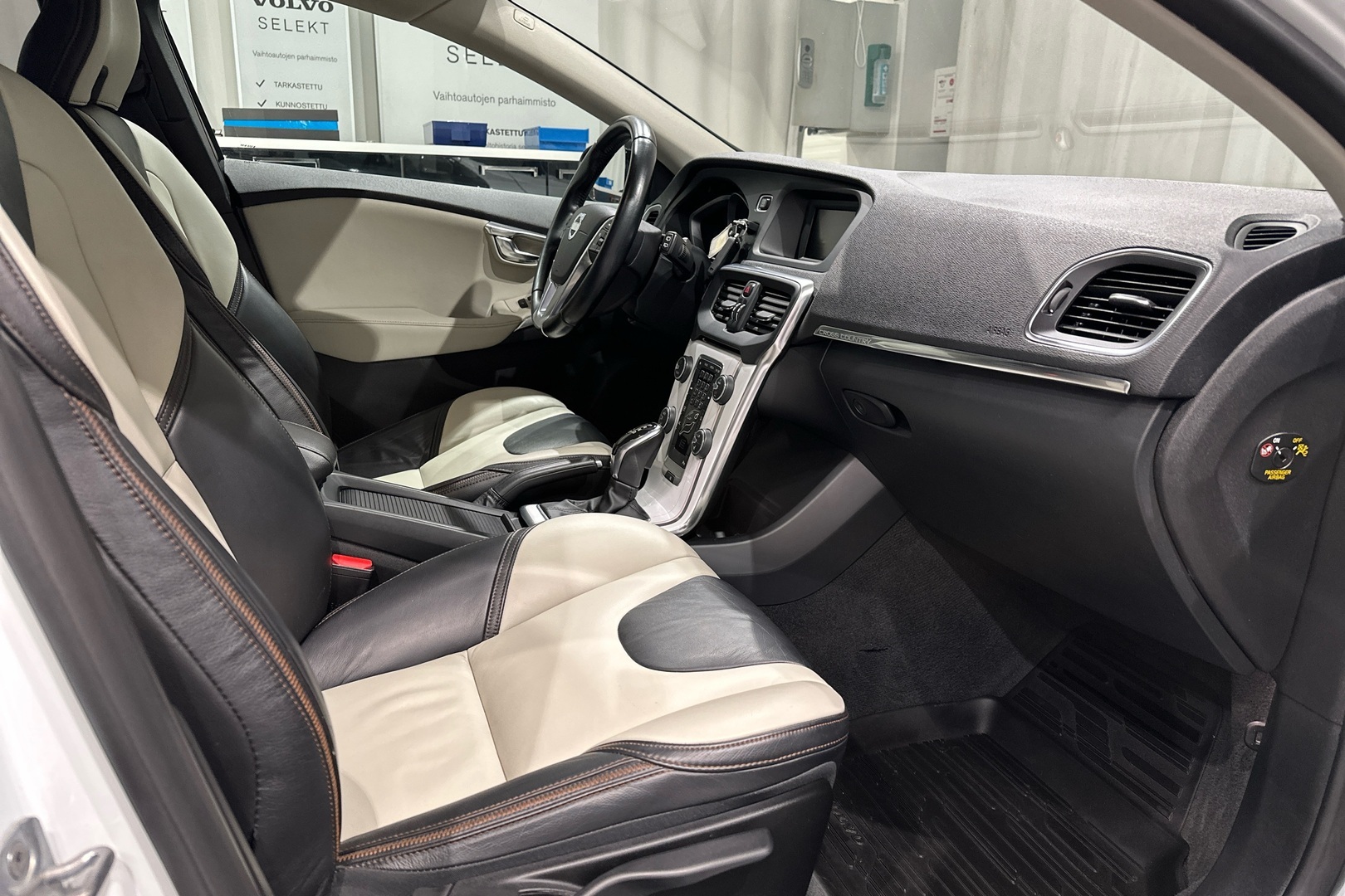 VOLVO V40 Cross Country 2013