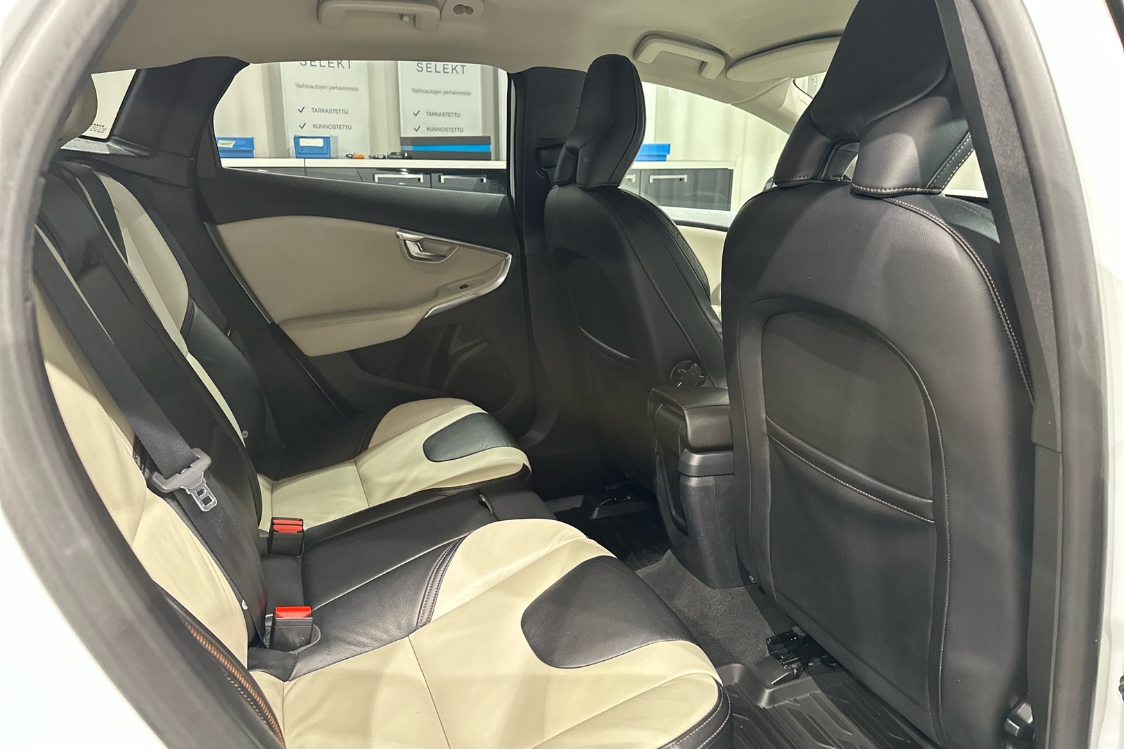 VOLVO V40 Cross Country 2013