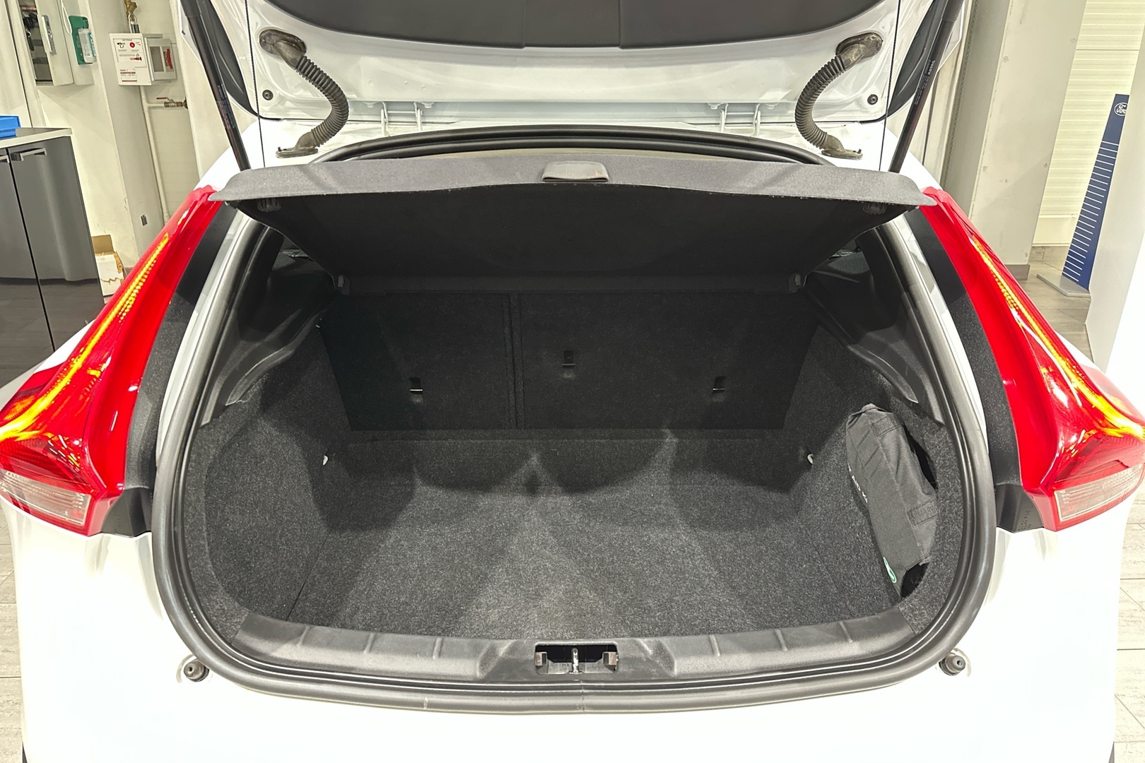 VOLVO V40 Cross Country 2013