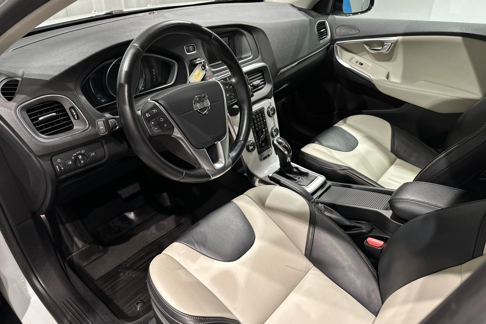 VOLVO V40 Cross Country 2013