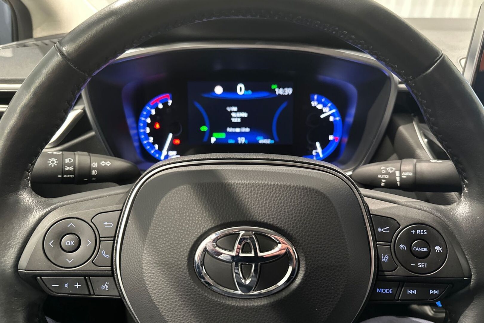 TOYOTA Corolla 13