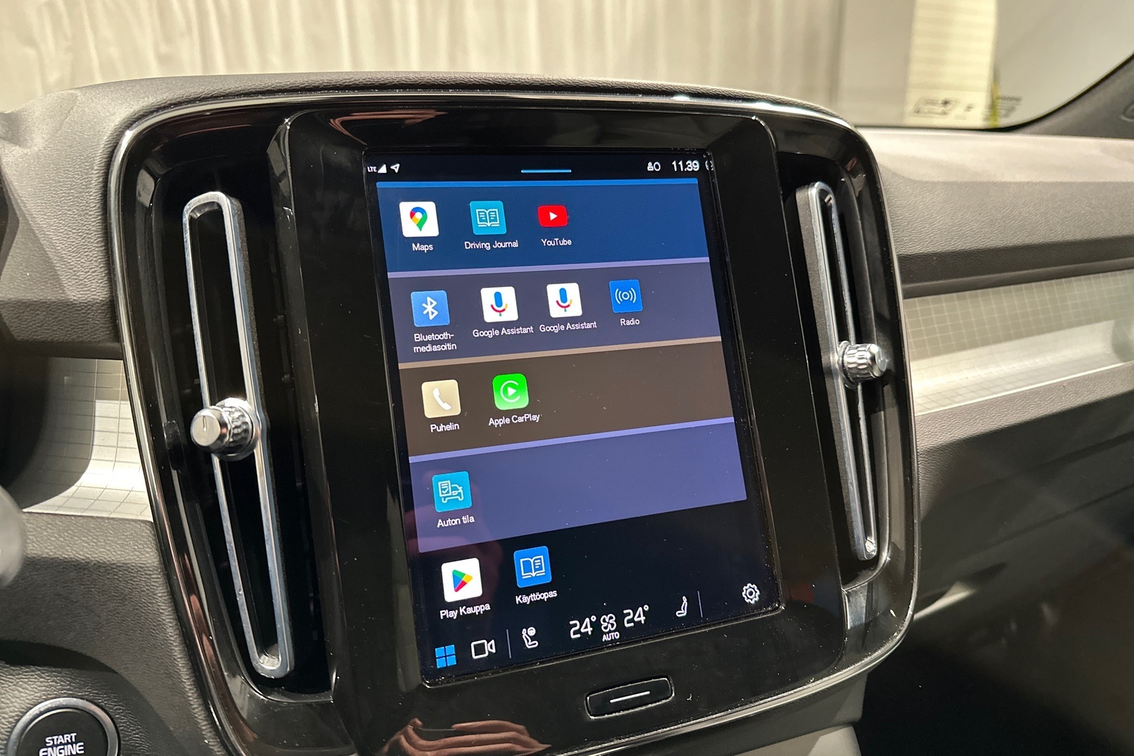 VOLVO XC40 2023