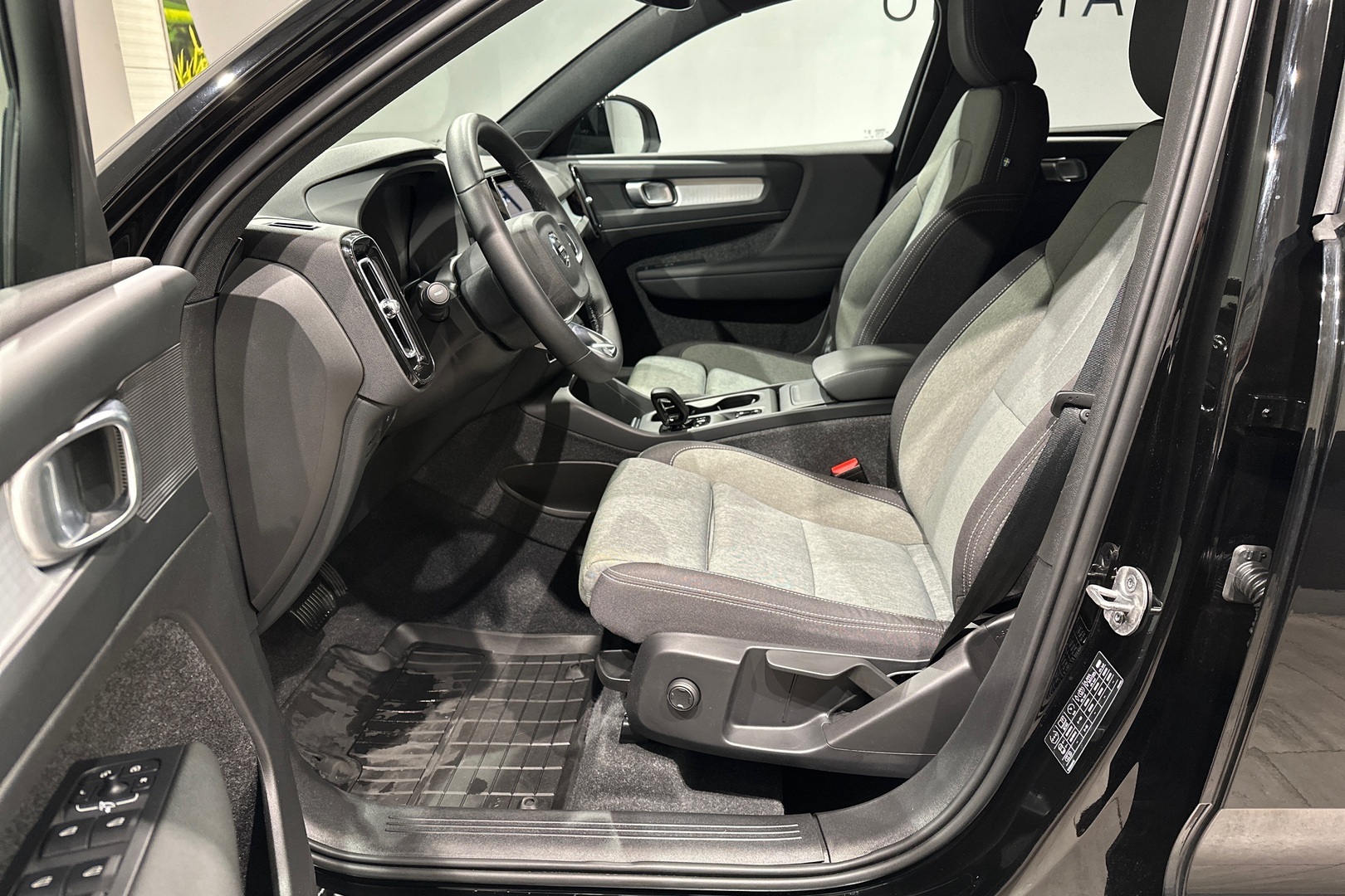 VOLVO XC40 2023