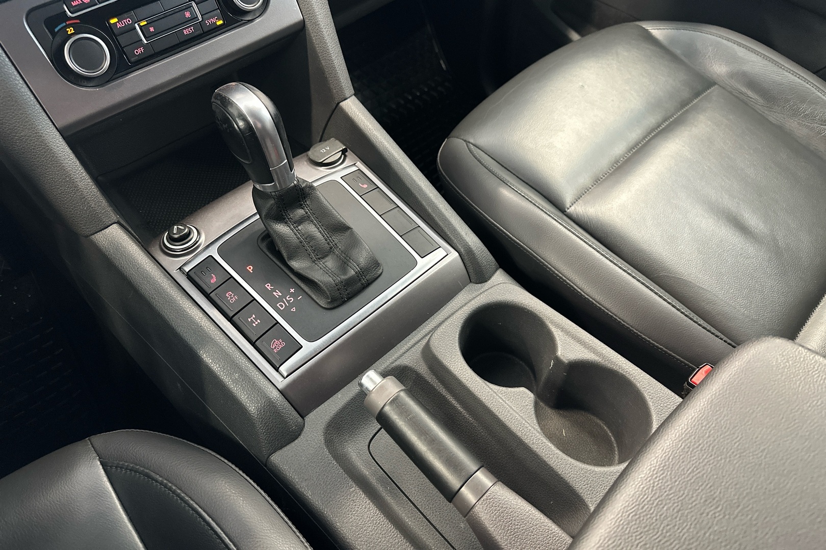 VOLKSWAGEN Amarok 2016