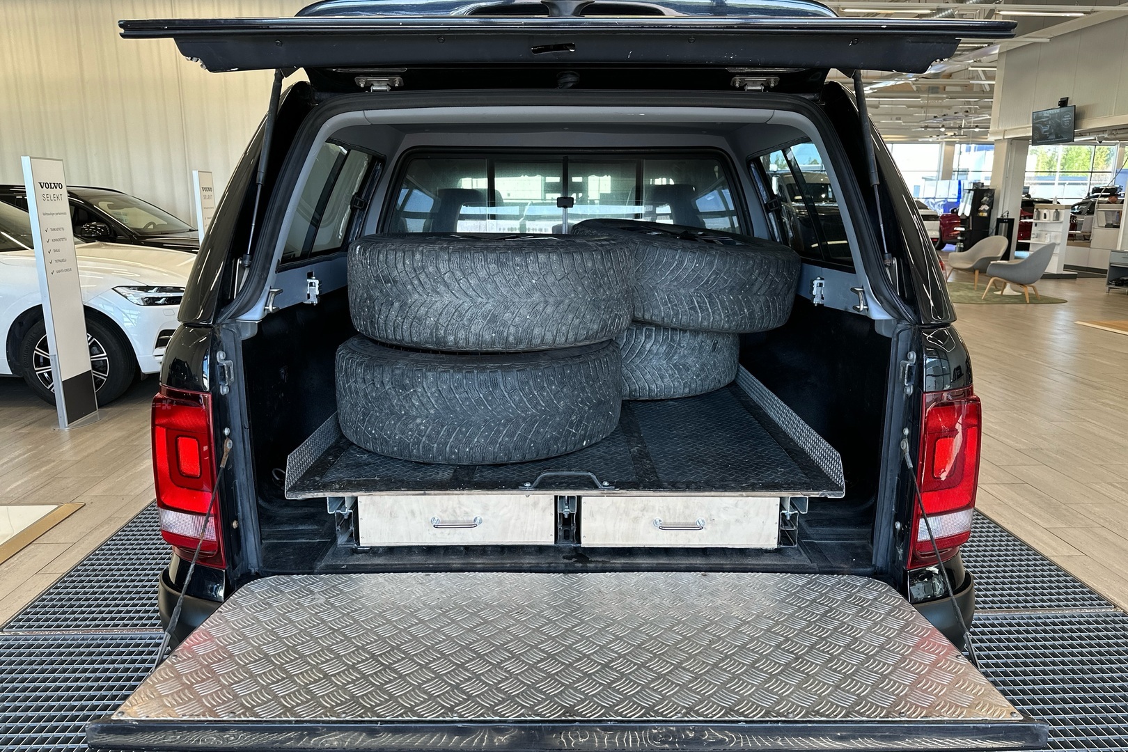 VOLKSWAGEN Amarok 2016