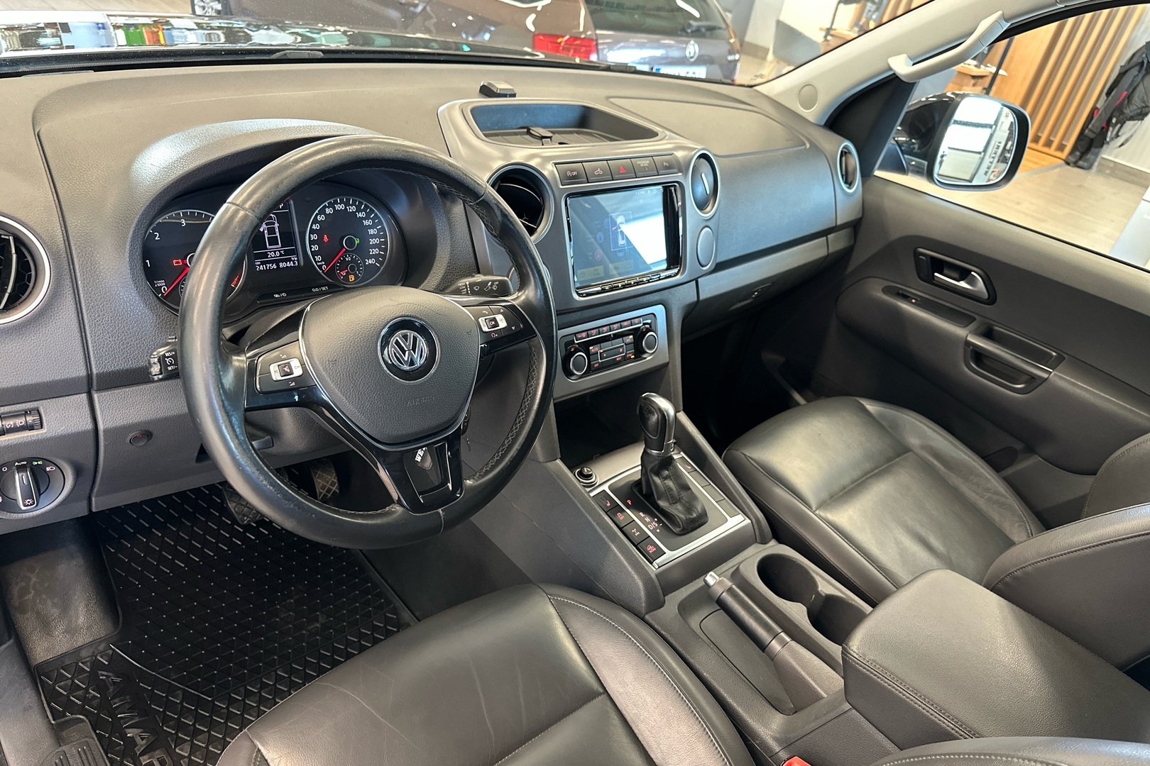 VOLKSWAGEN Amarok 2016