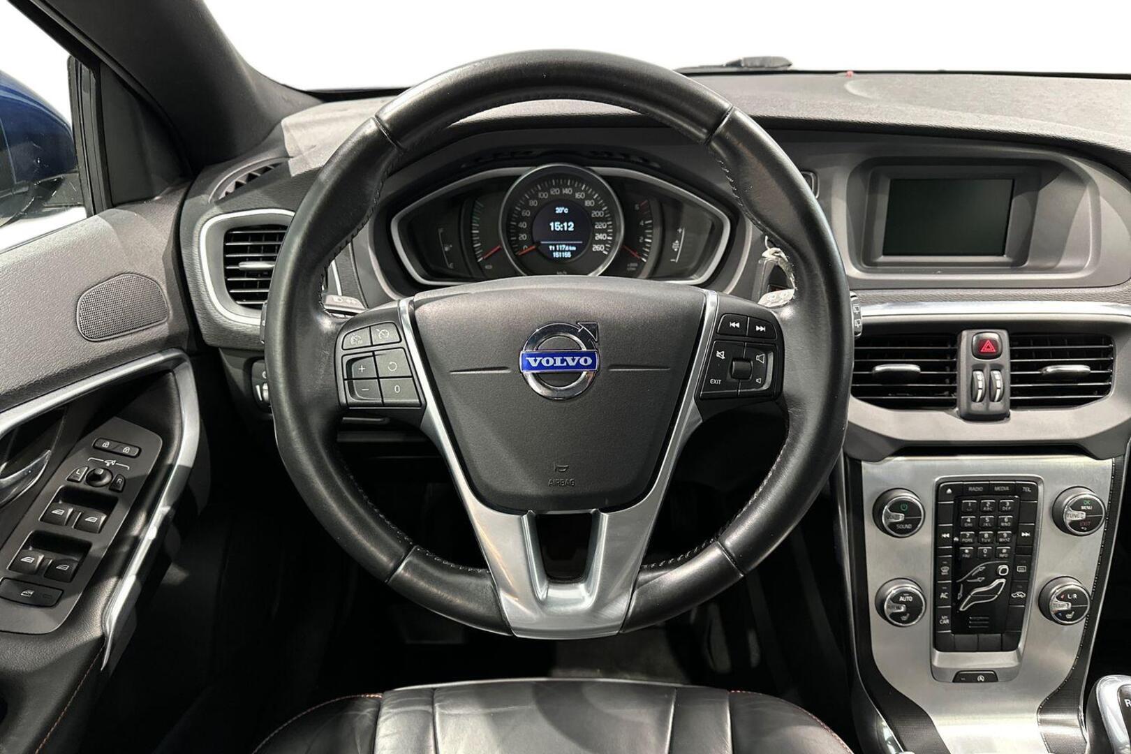 VOLVO V40 2015