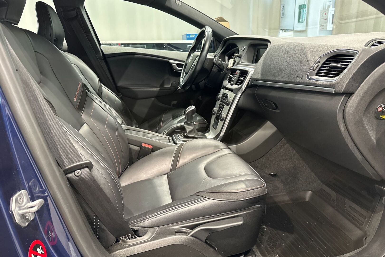 VOLVO V40 2015