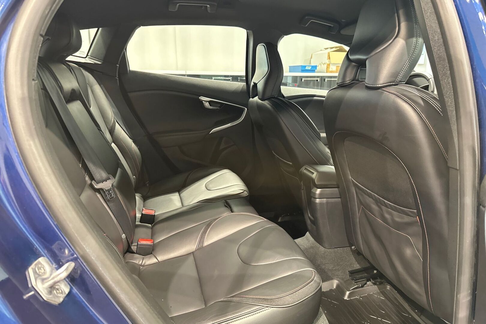 VOLVO V40 2015