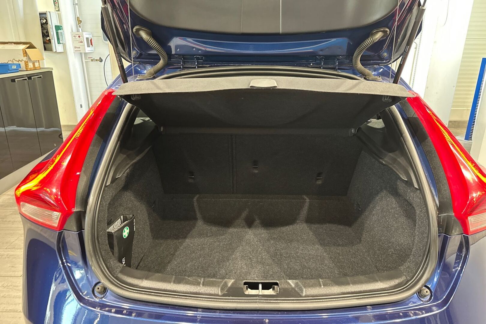 VOLVO V40 2015