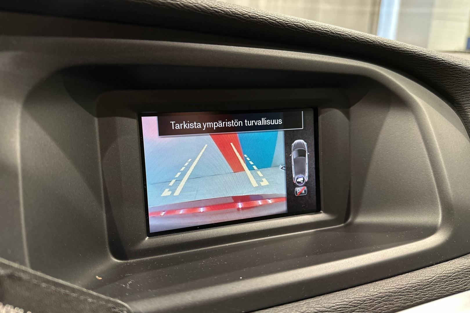 VOLVO V40 2016