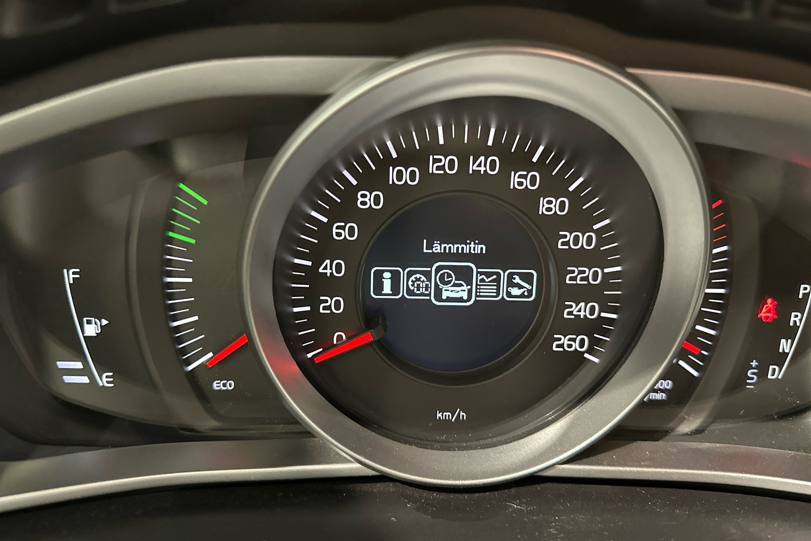 VOLVO V40 2016