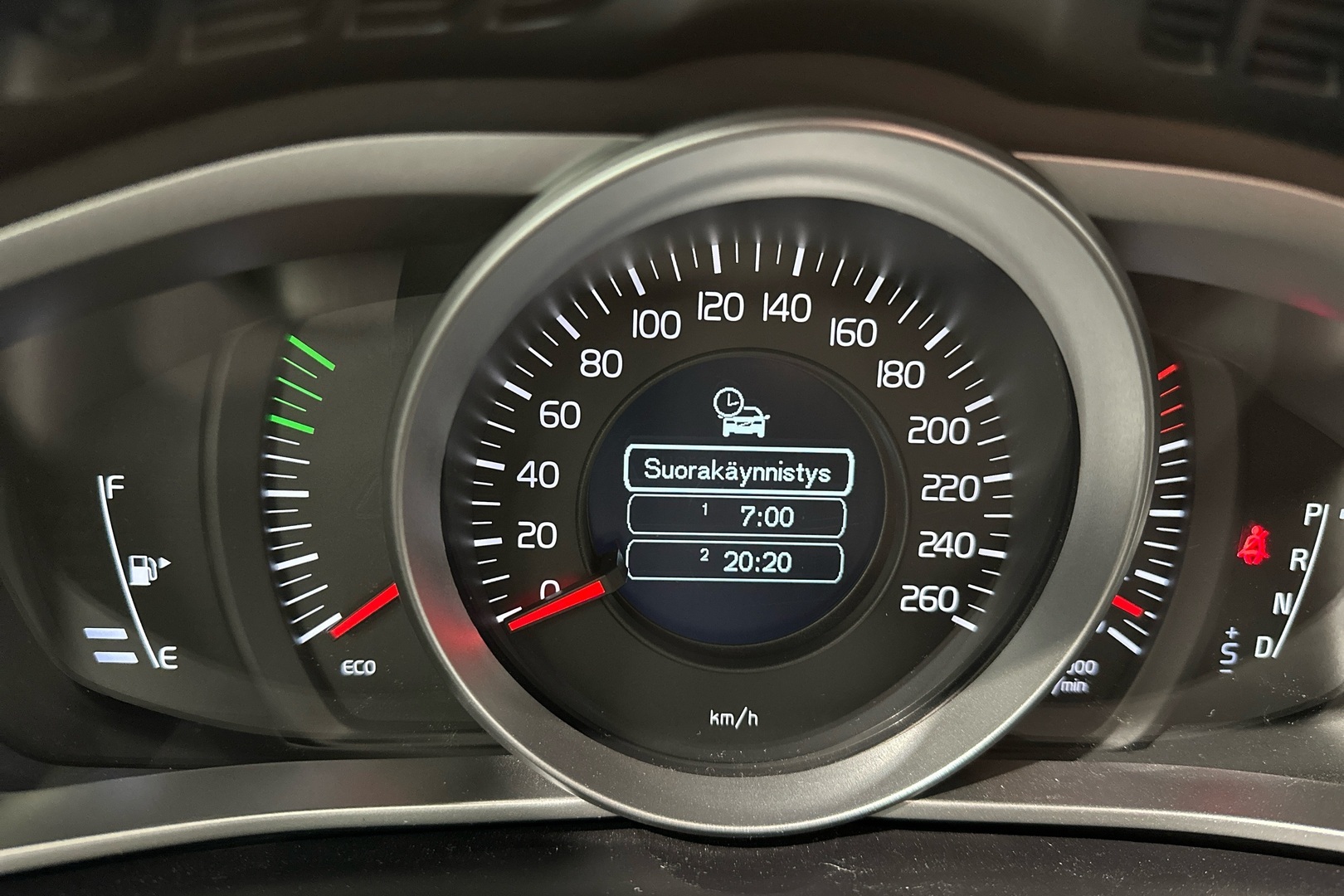 VOLVO V40 2016