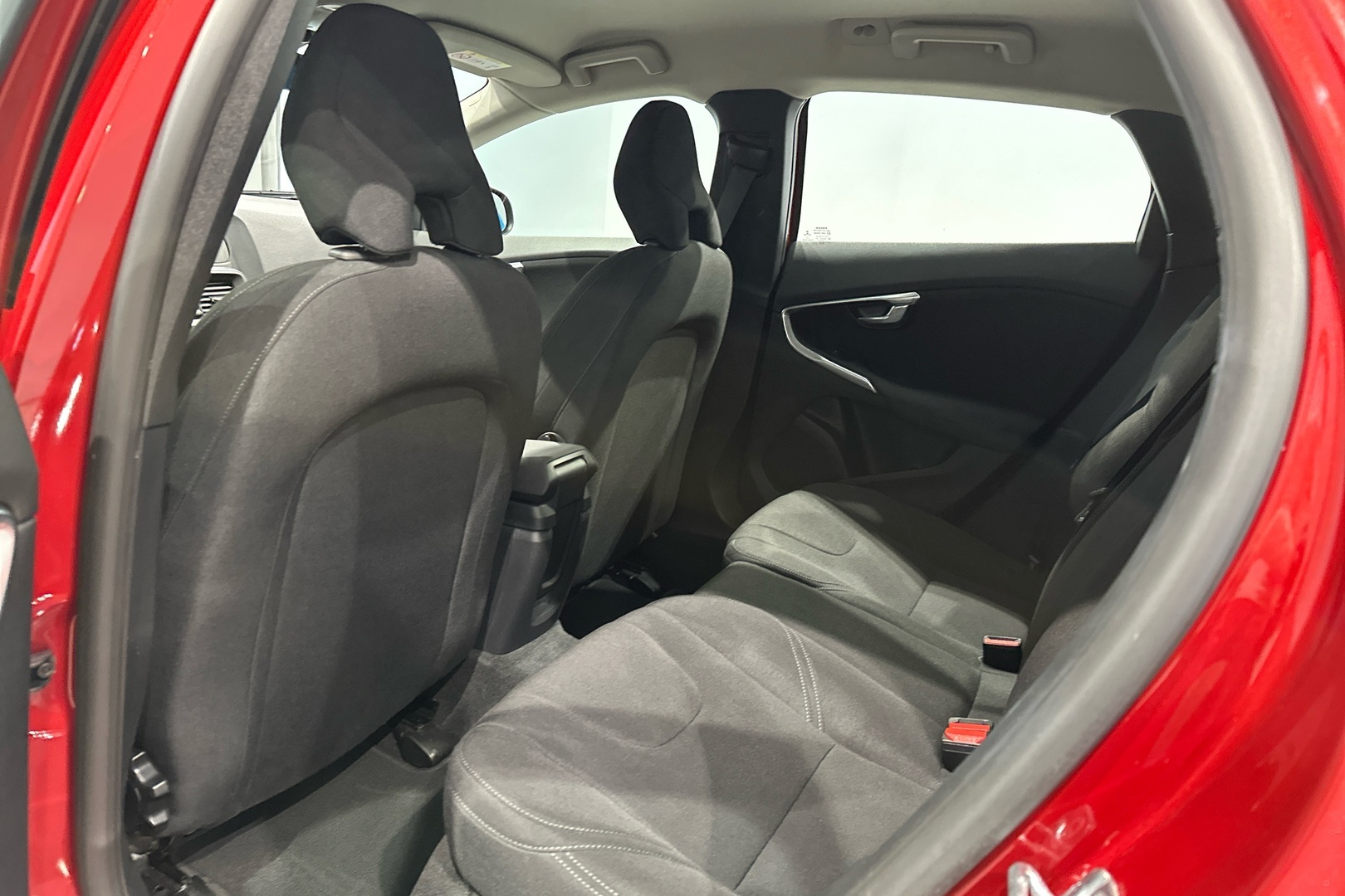 VOLVO V40 2016