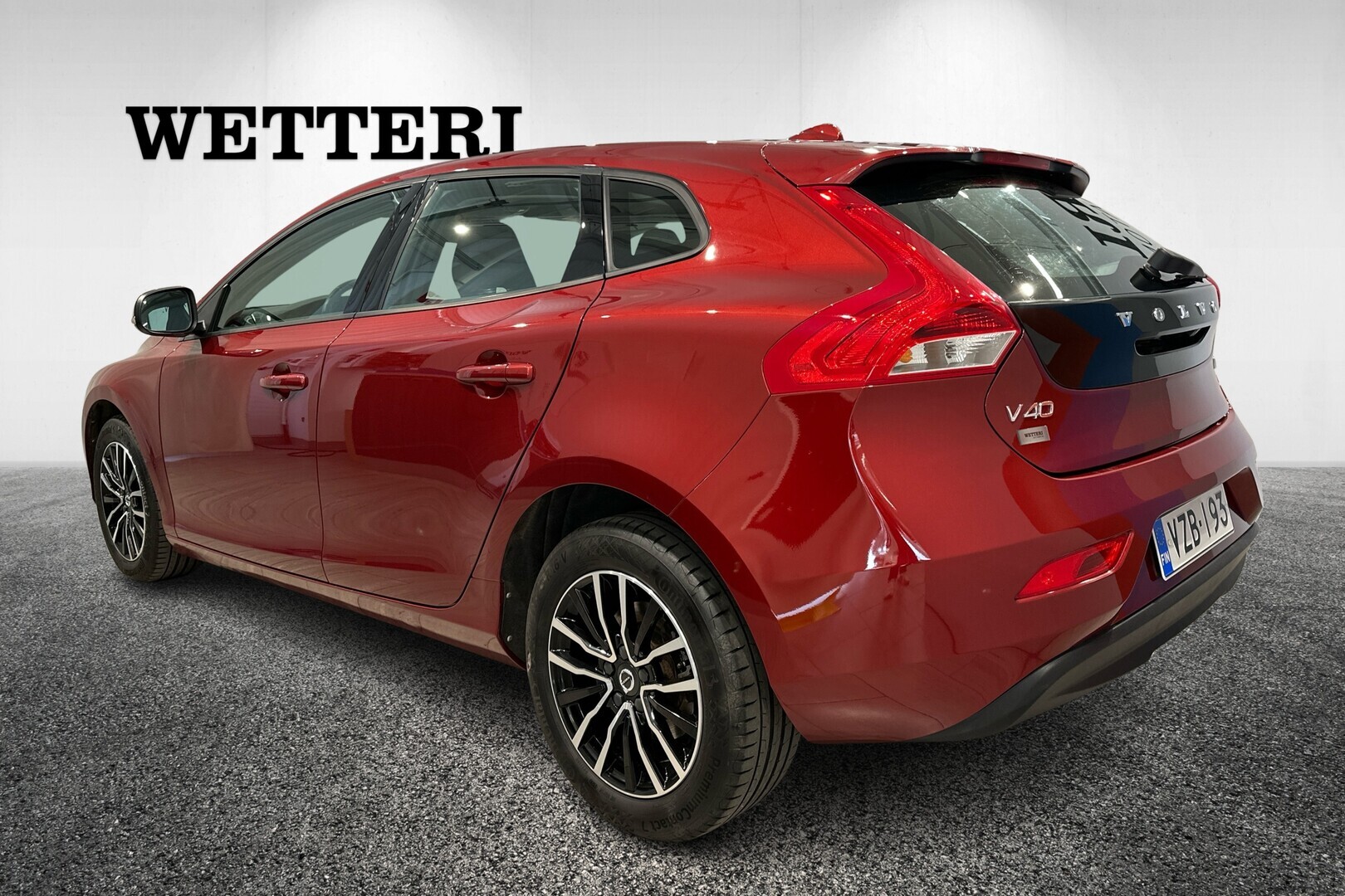 VOLVO V40 2016