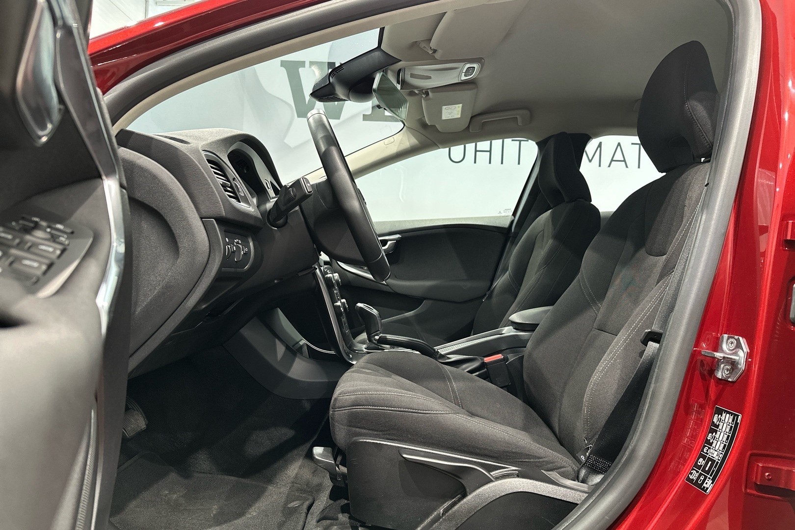 VOLVO V40 2016