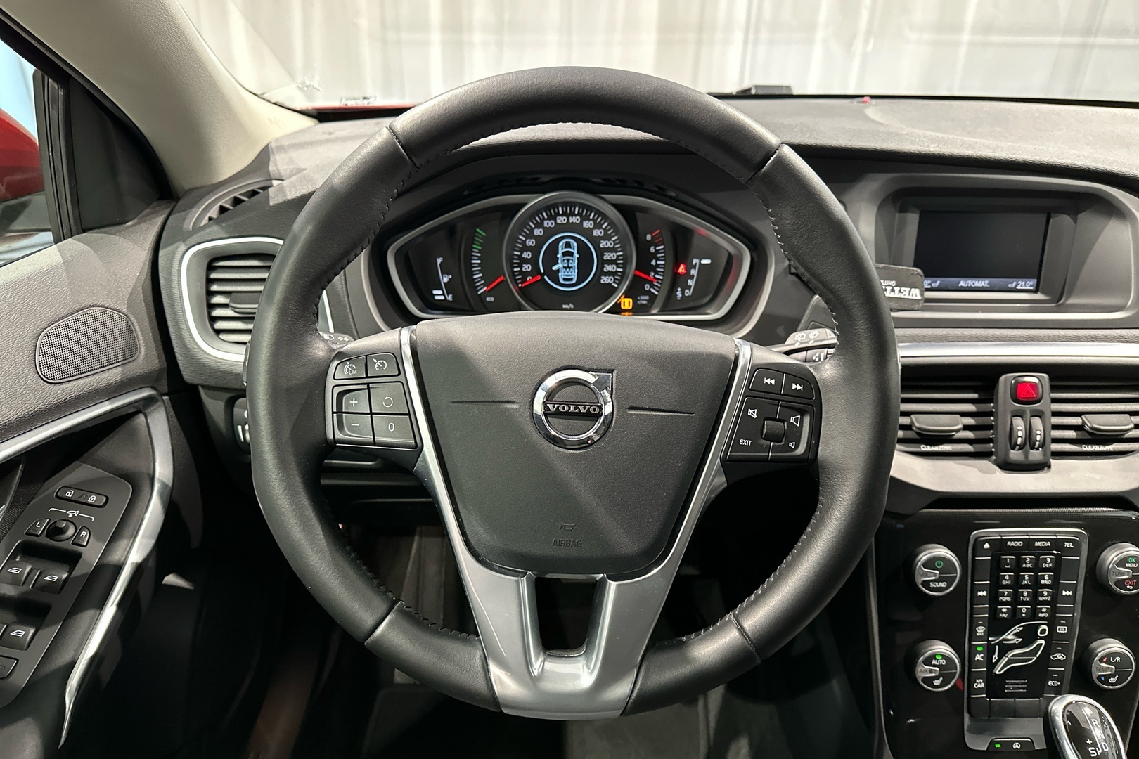 VOLVO V40 2016