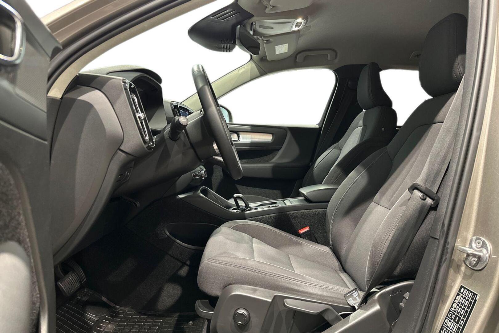 VOLVO XC40 10