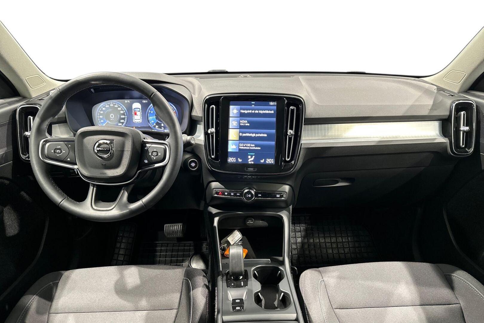 VOLVO XC40 11