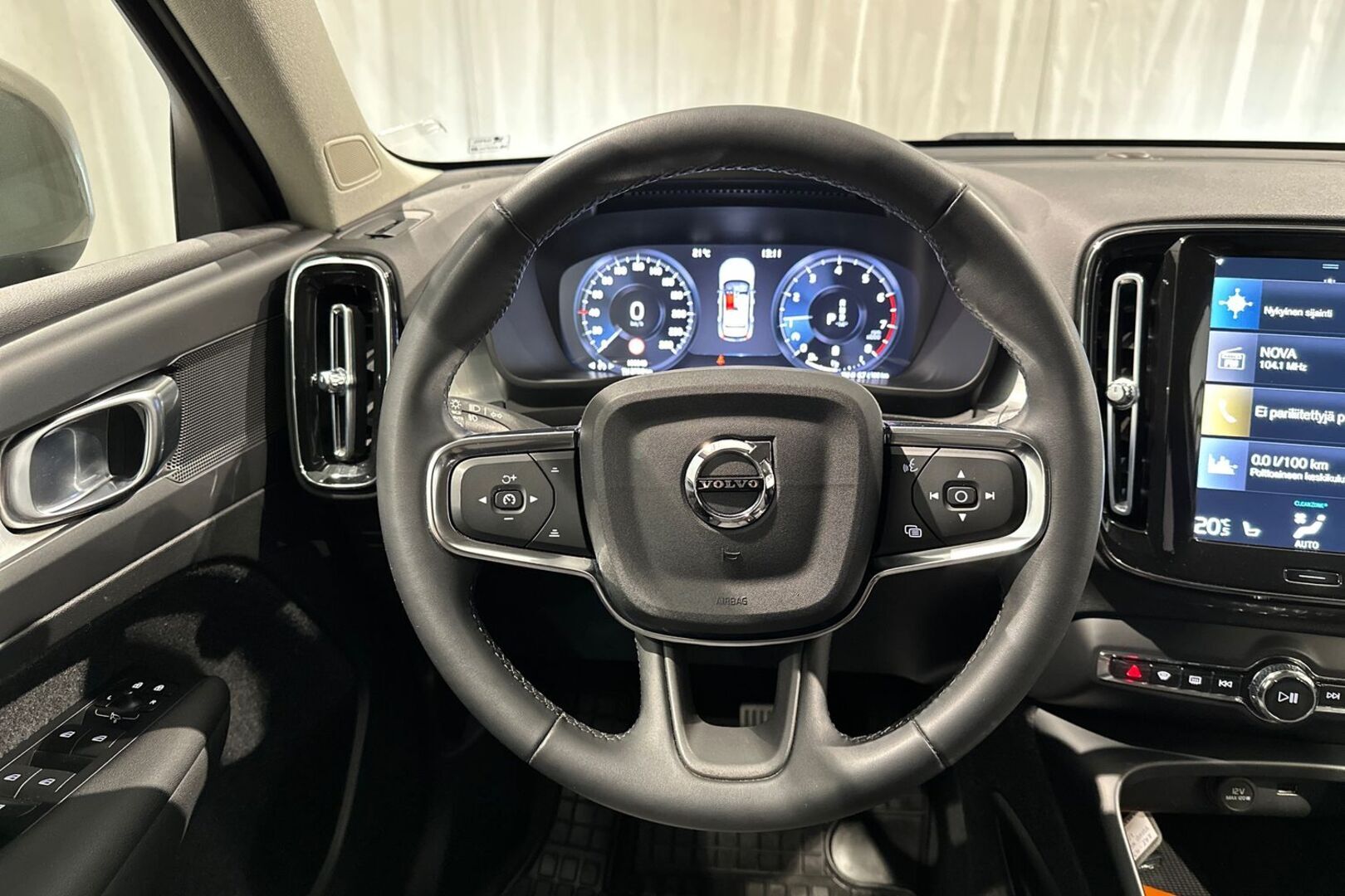 VOLVO XC40 12