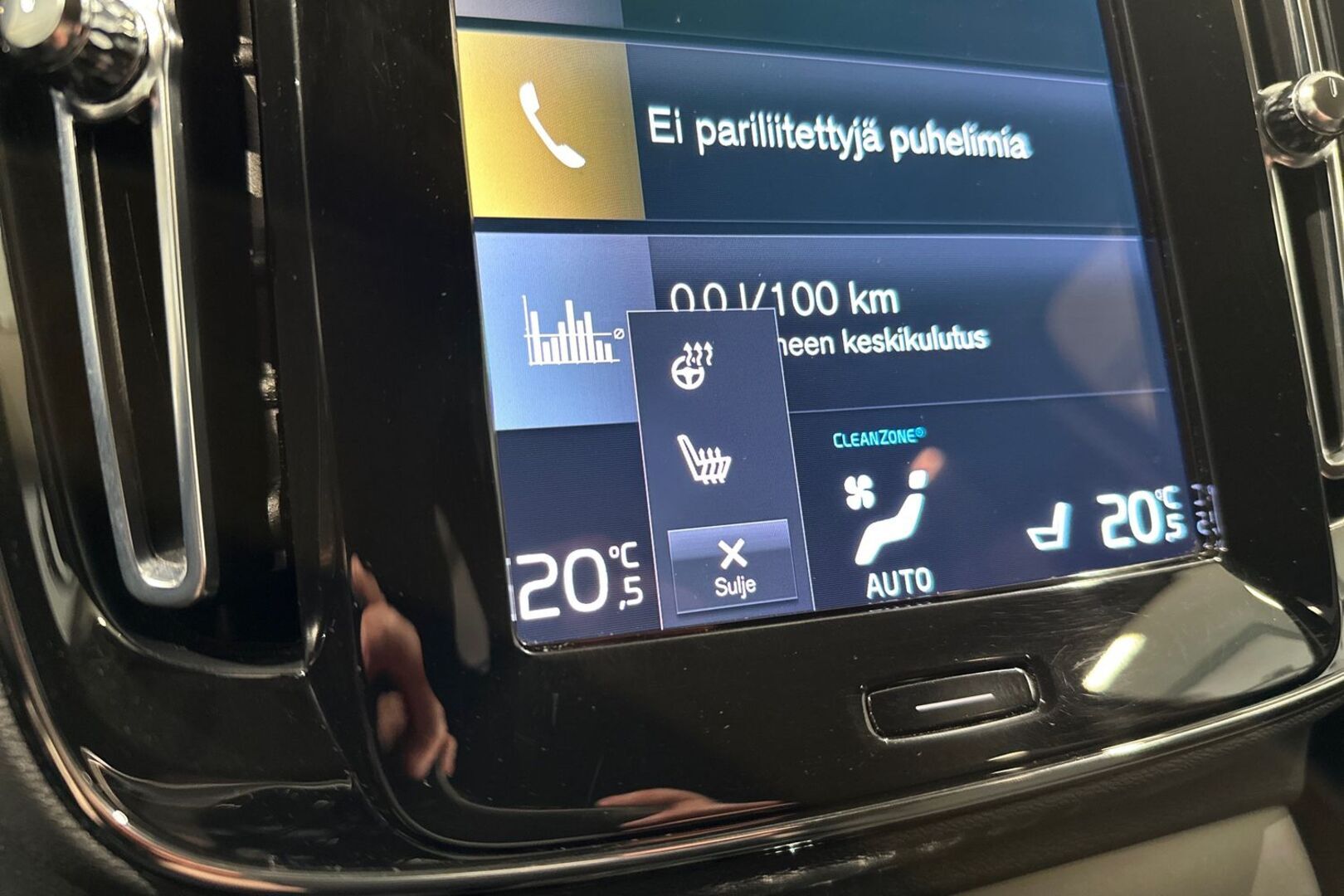 VOLVO XC40 18