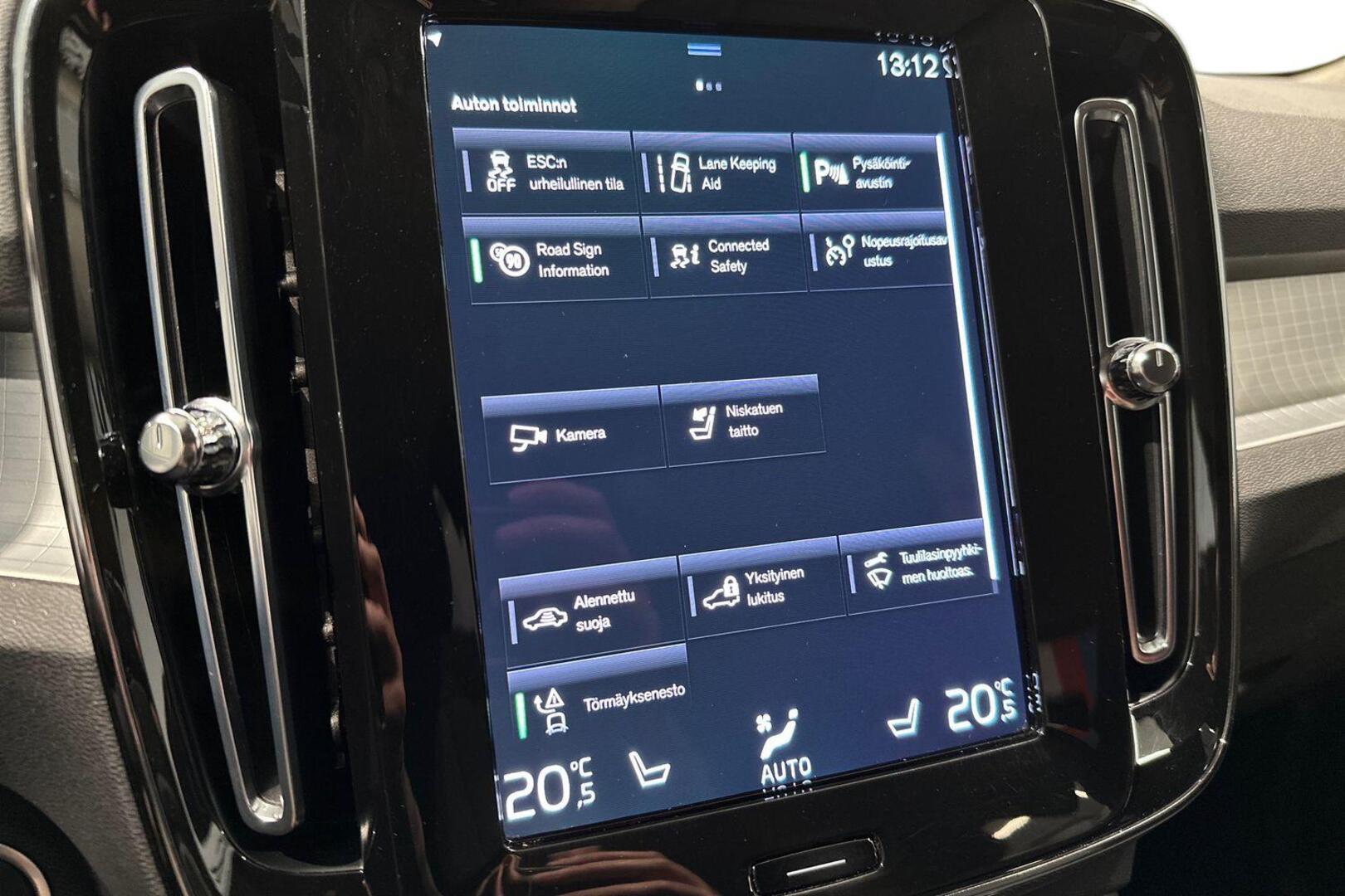 VOLVO XC40 21