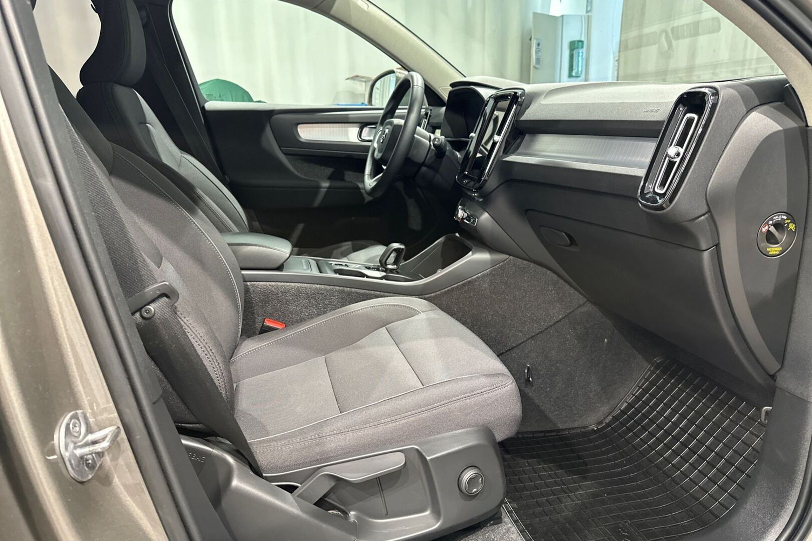 VOLVO XC40 26