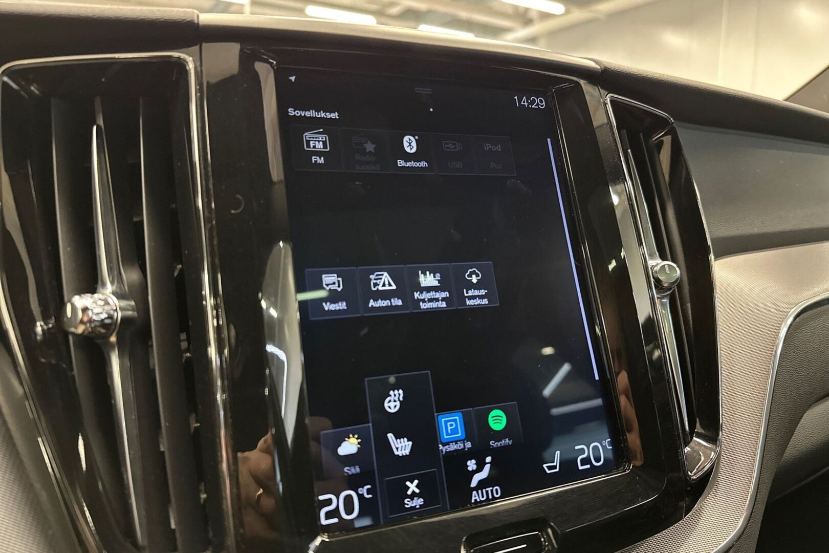 VOLVO XC60 2018