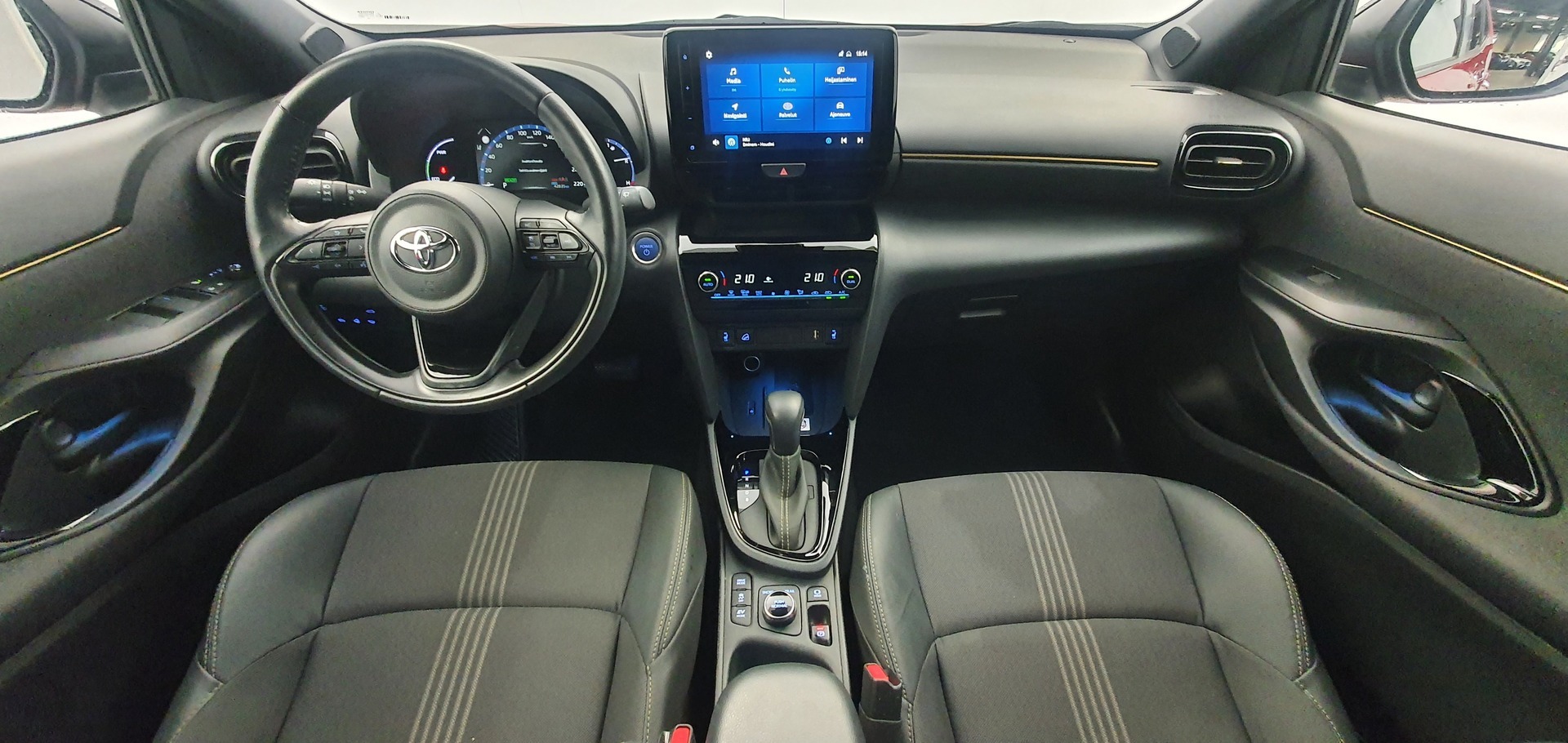 TOYOTA Yaris Cross 2022