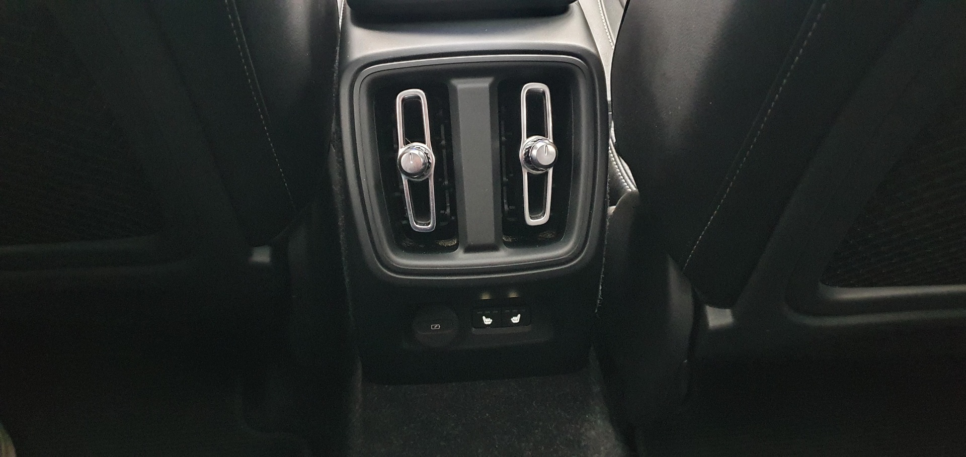 VOLVO XC40 2019