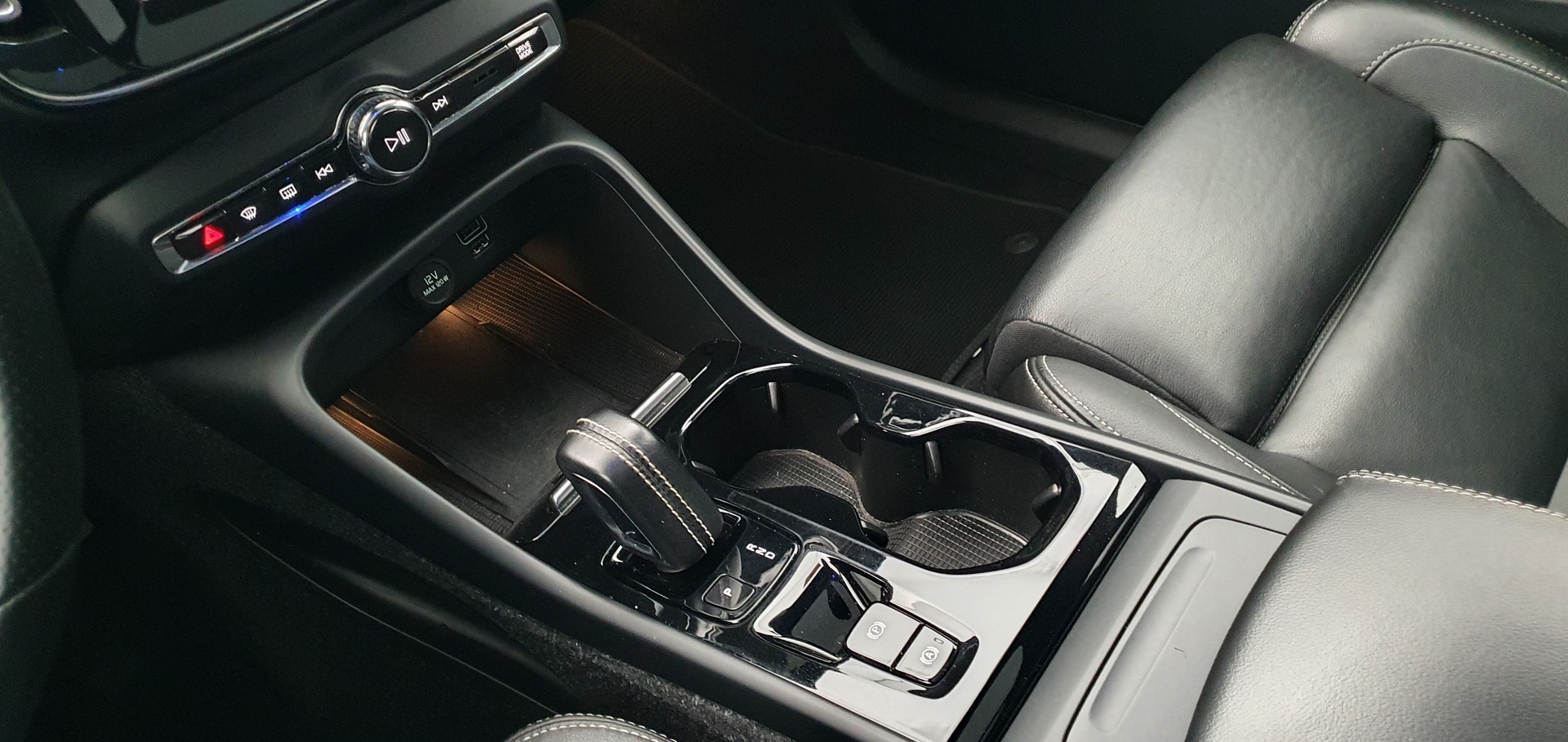 VOLVO XC40 2019