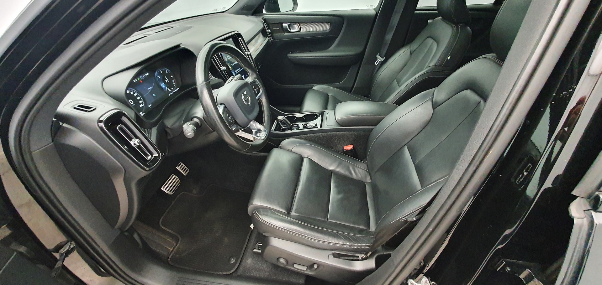 VOLVO XC40 2019